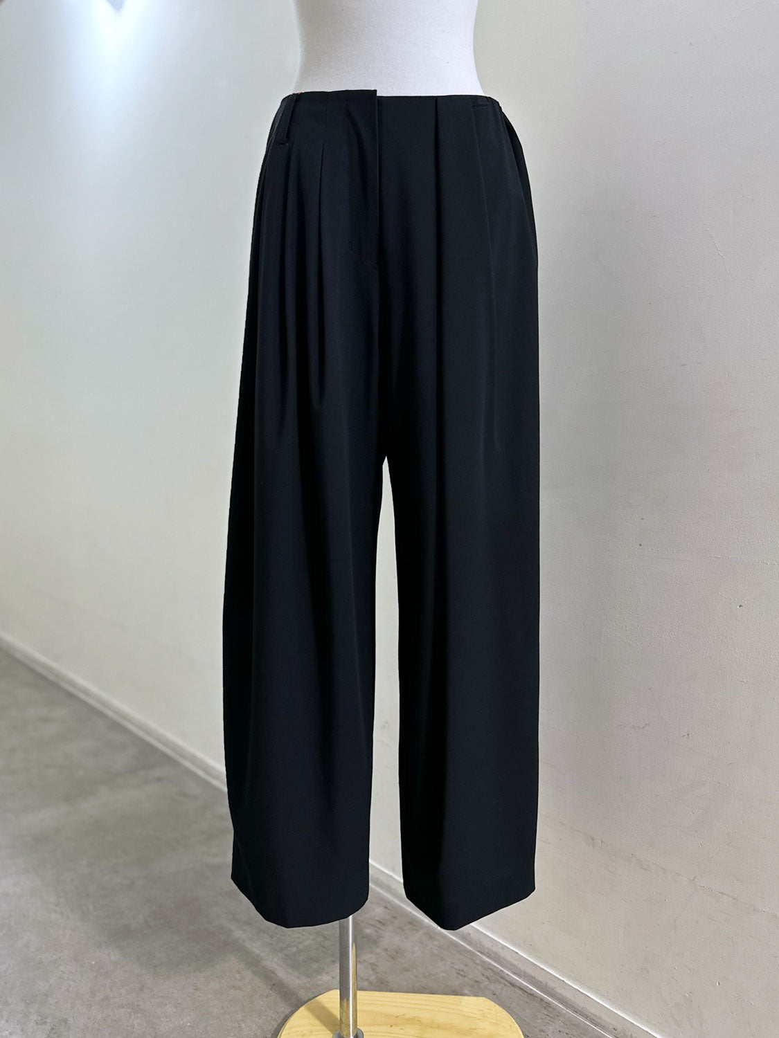 MAISONSPECIAL リアルレザーベルトセットアシンメトリータックパンツ
