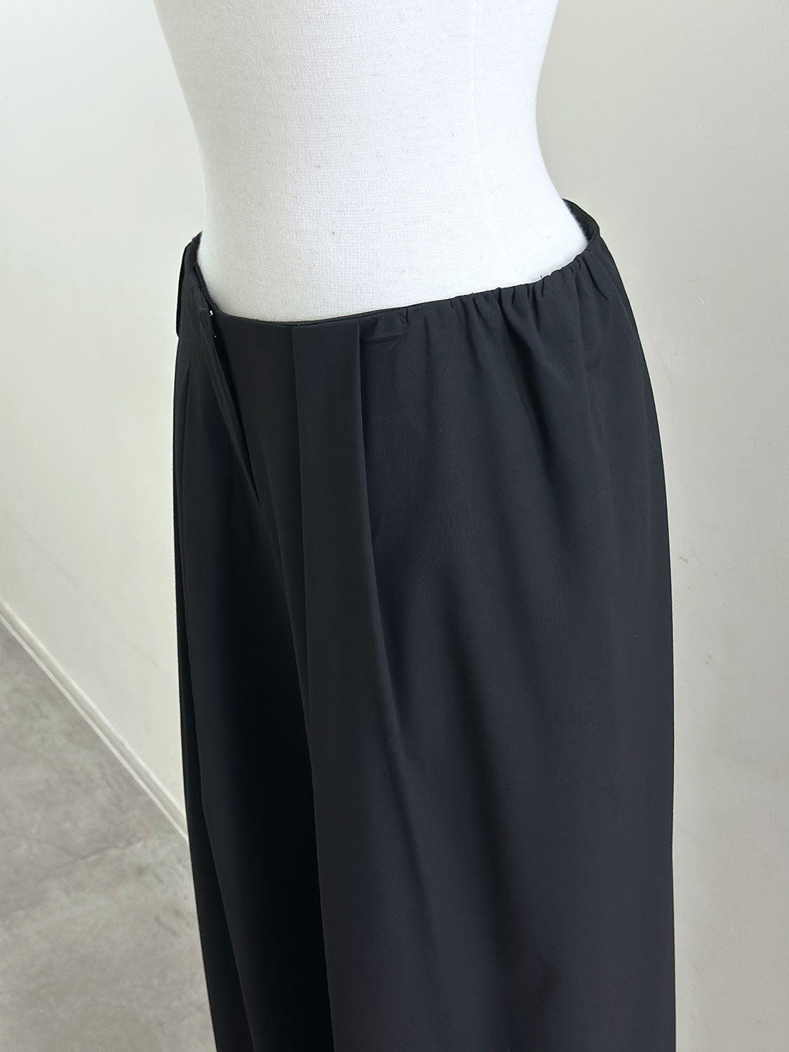 MAISONSPECIAL リアルレザーベルトセットアシンメトリータックパンツ