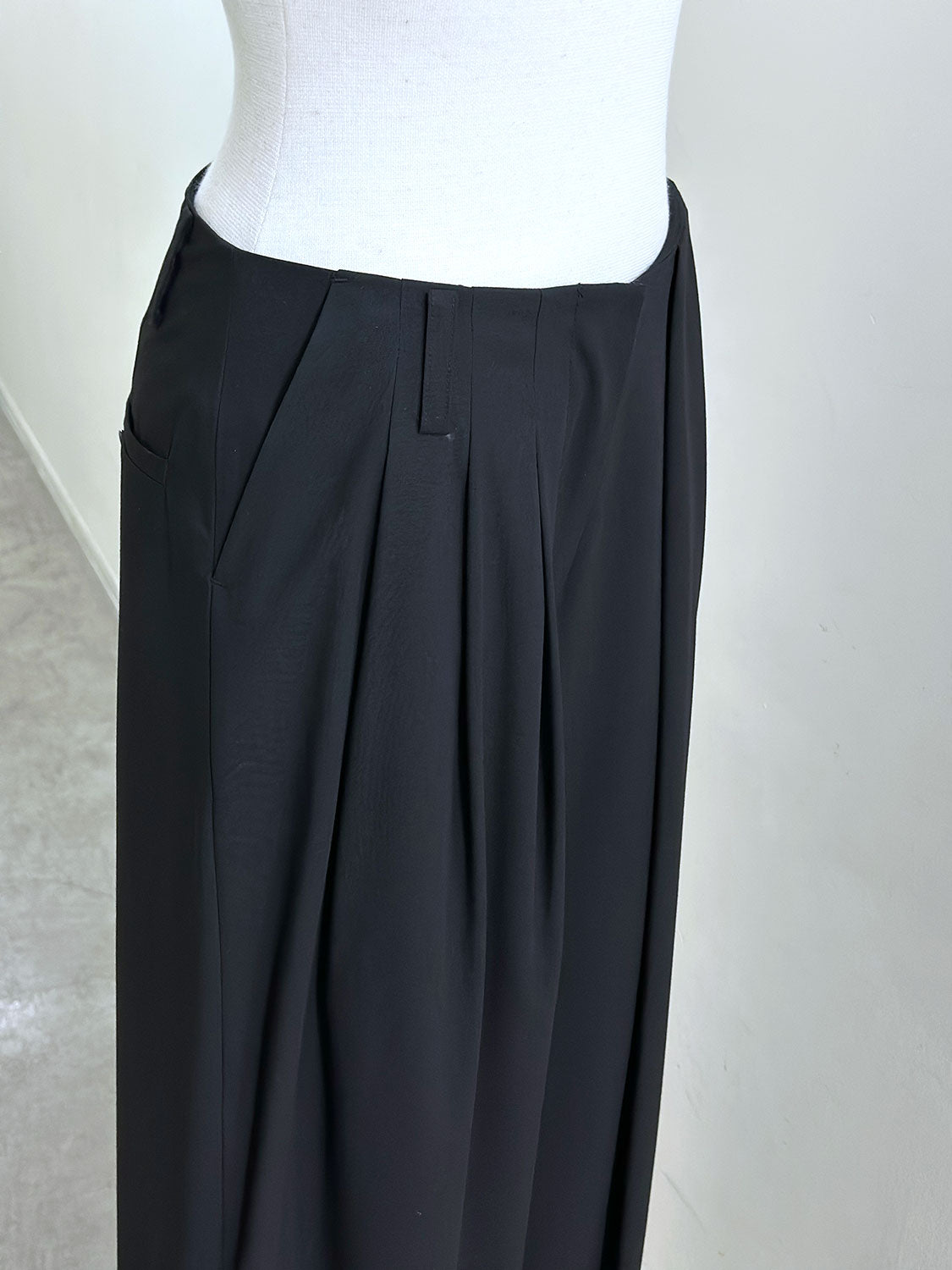 MAISONSPECIAL リアルレザーベルトセットアシンメトリータックパンツ