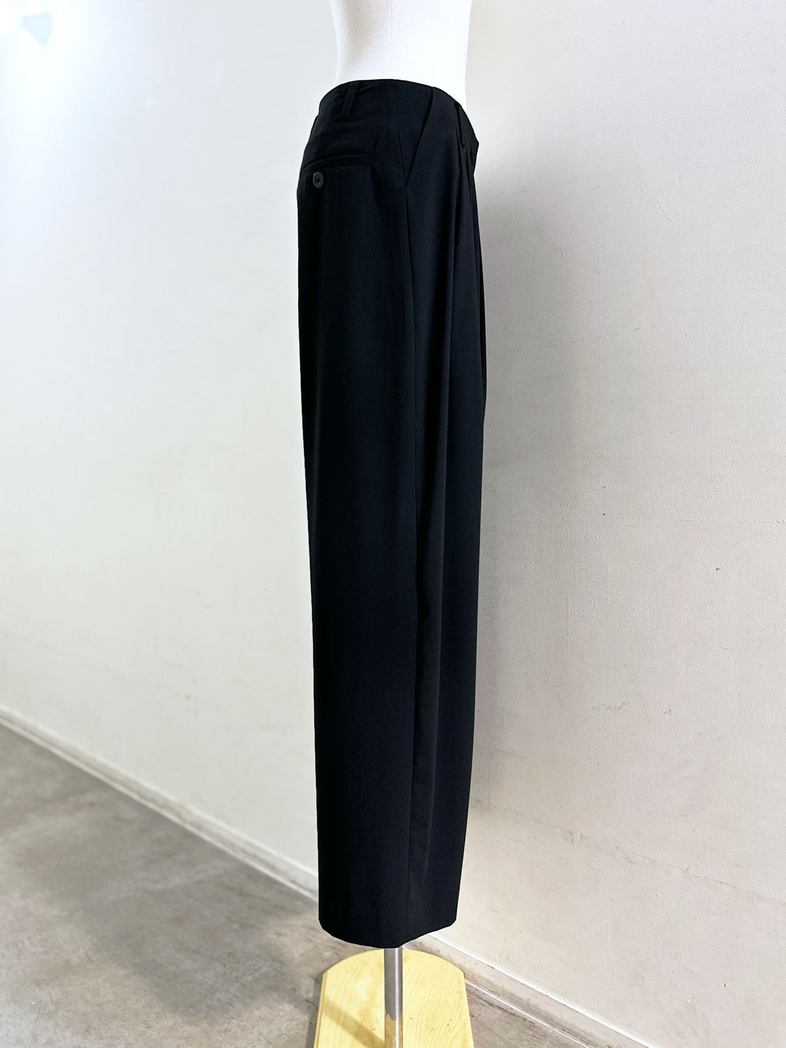 MAISONSPECIAL リアルレザーベルトセットアシンメトリータックパンツ