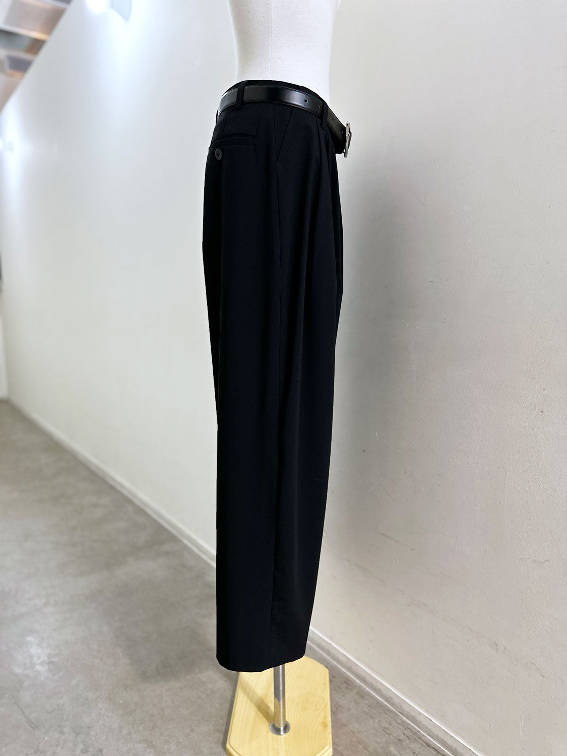 MAISONSPECIAL リアルレザーベルトセットアシンメトリータックパンツ