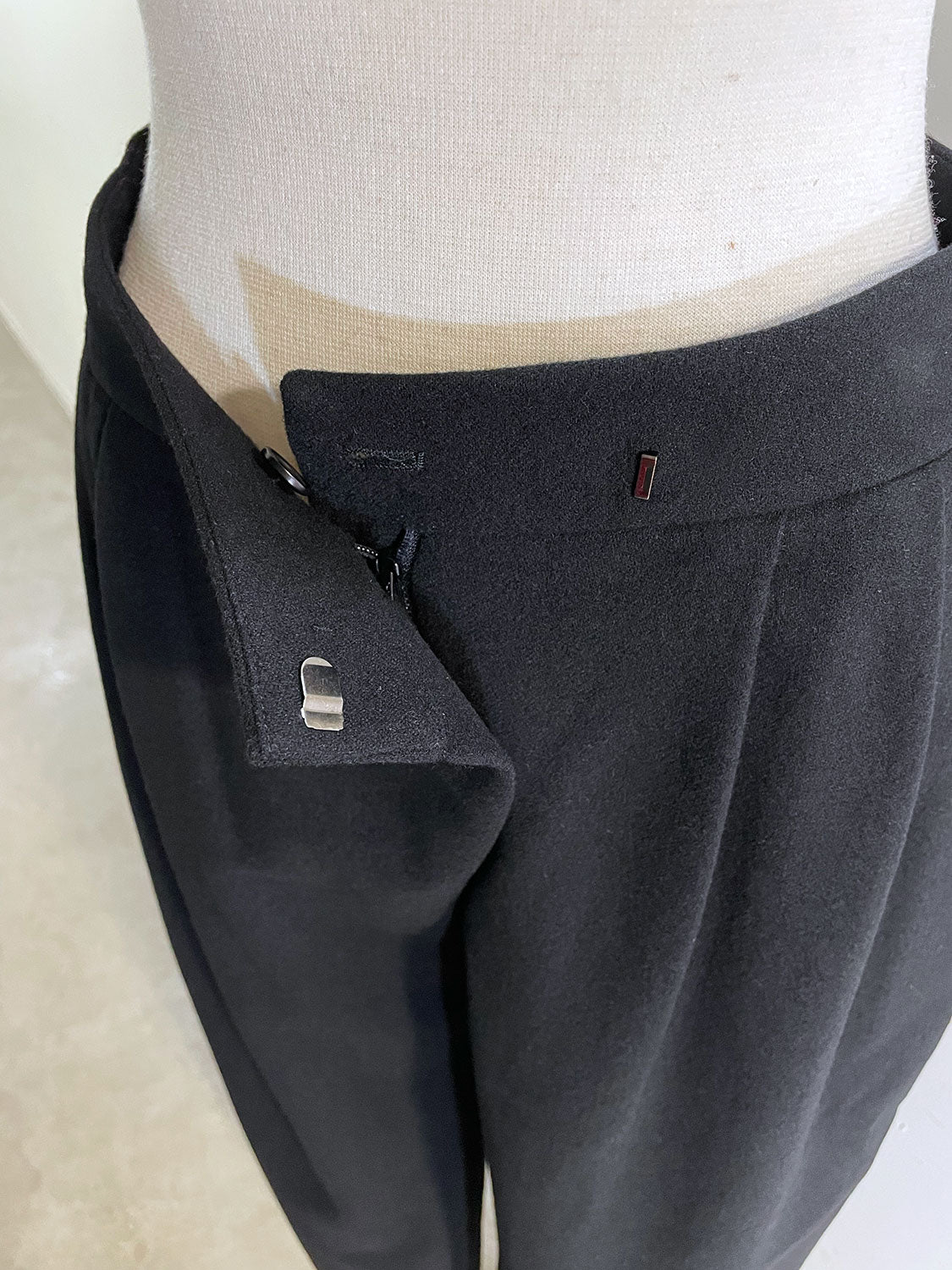 AMOMENTO WOOL WRAP PANTS