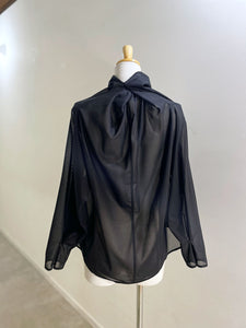 AMOMENTO MOCK NECK TWO WAY BLOUSE
