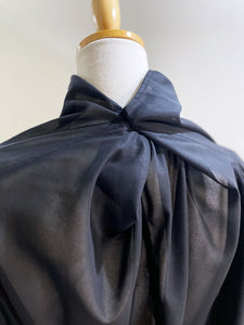 AMOMENTO MOCK NECK TWO WAY BLOUSE