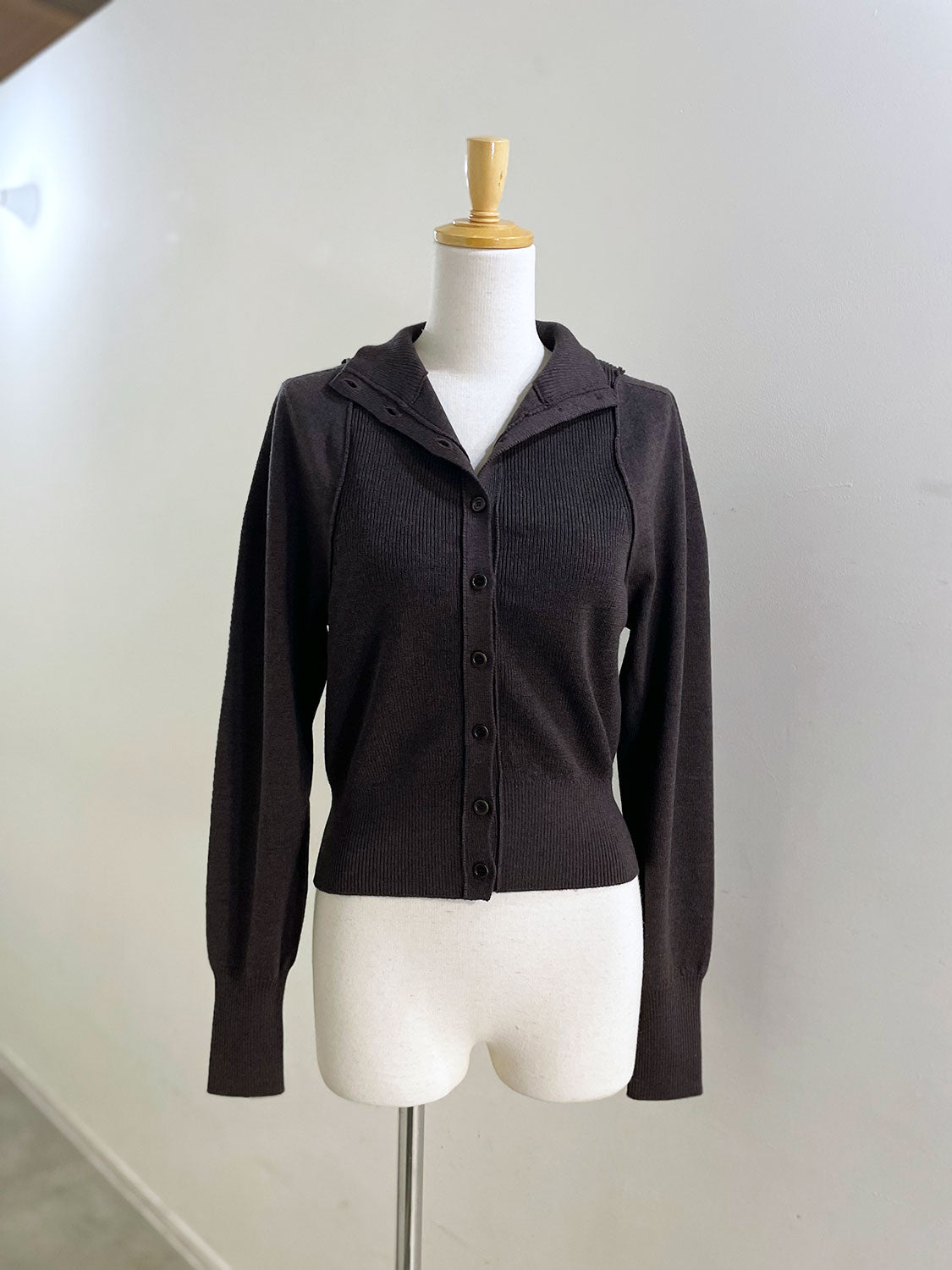 AMOMENTO BLOCKING BUTTON CARDIGAN