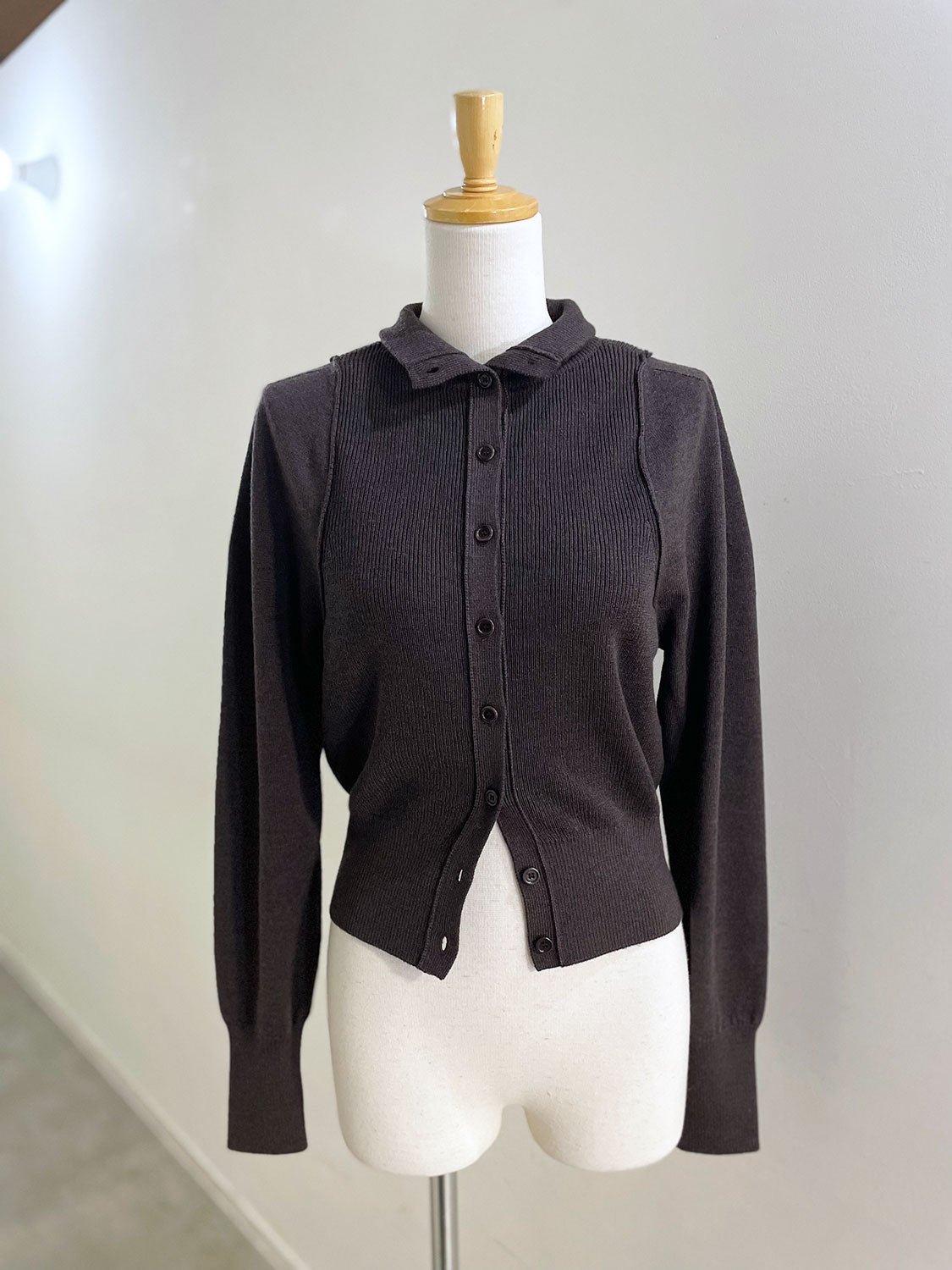 AMOMENTO BLOCKING BUTTON CARDIGAN