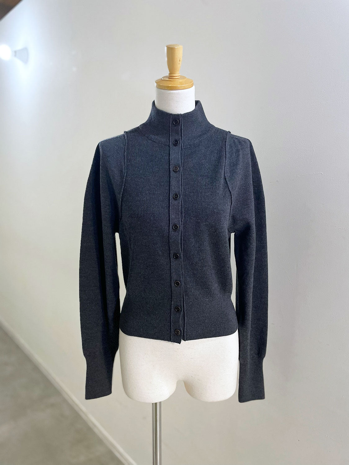 AMOMENTO BLOCKING BUTTON CARDIGAN