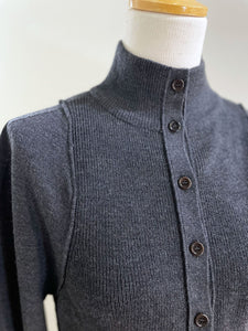 AMOMENTO BLOCKING BUTTON CARDIGAN