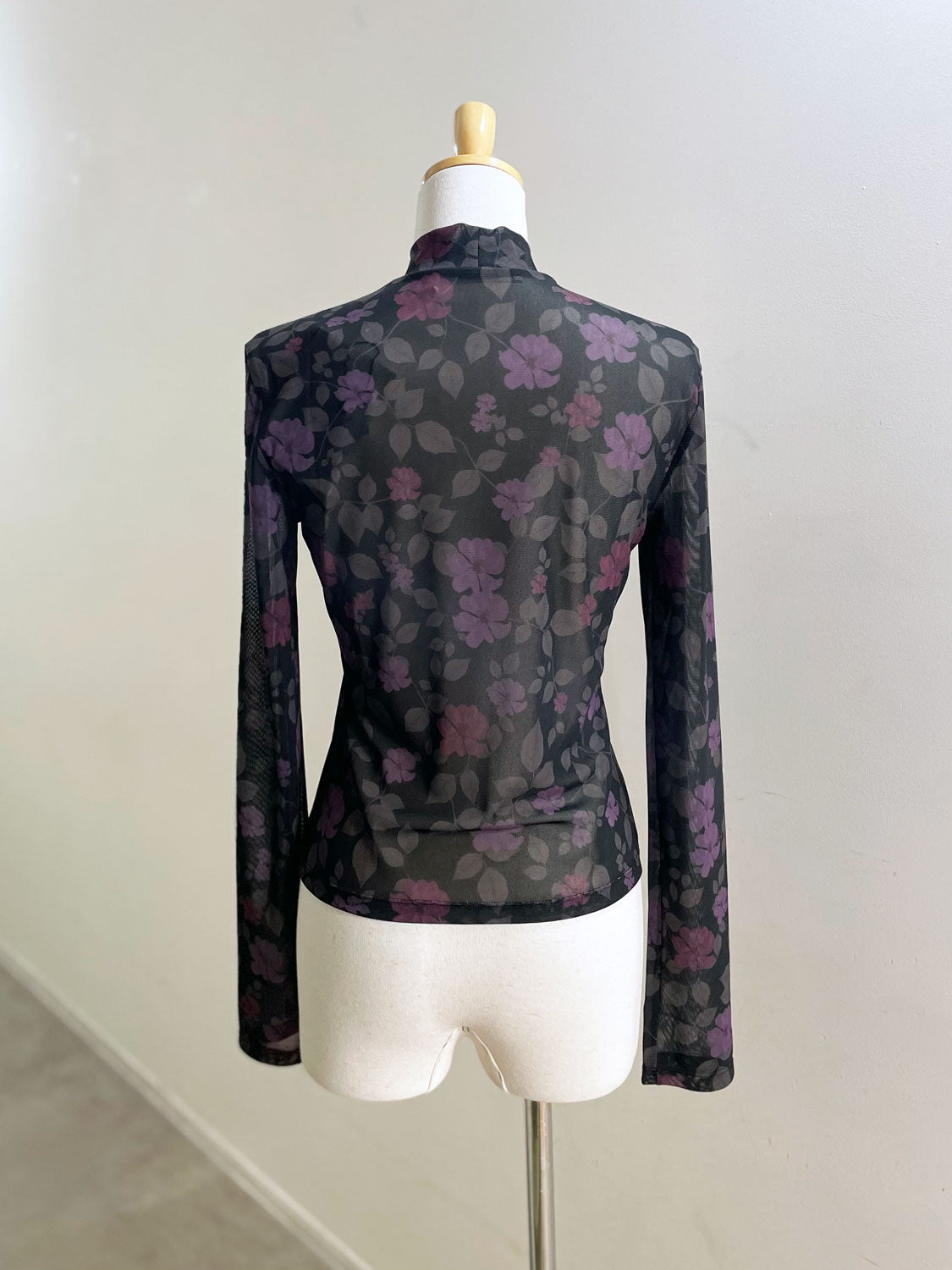 AMOMENTO FLORAL MOCK NECK TOP