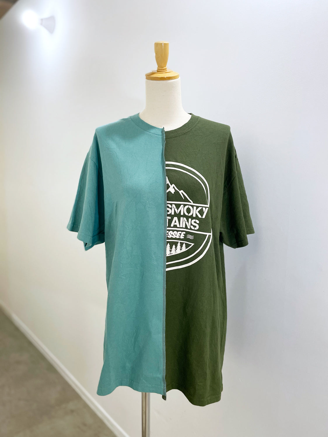QUIITO HALF LOGO TEE
