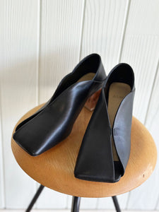 ALM. ERIN LEATHER PUMPS