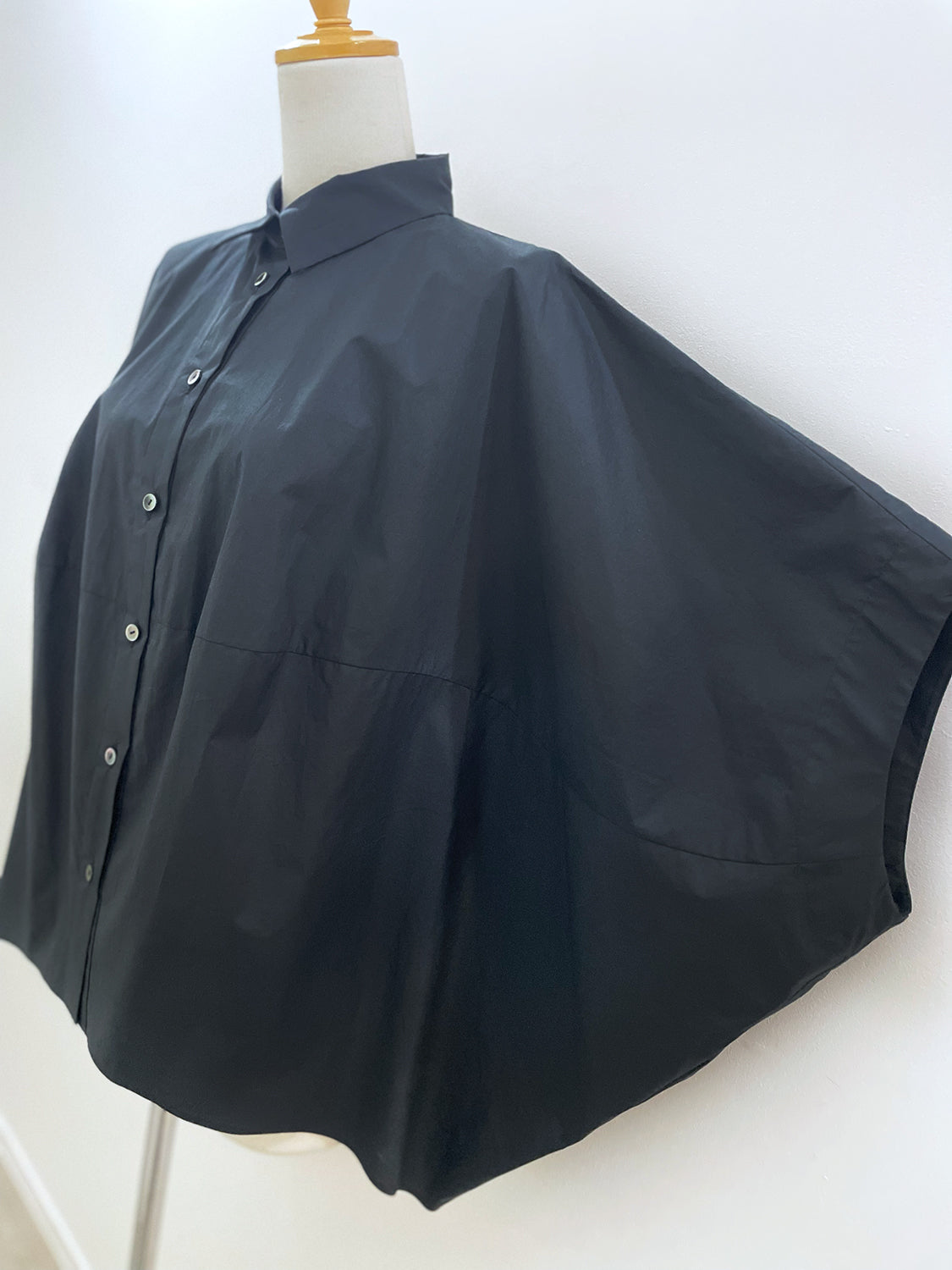 ENFOLD DRAPE HEXAGON SHIRT