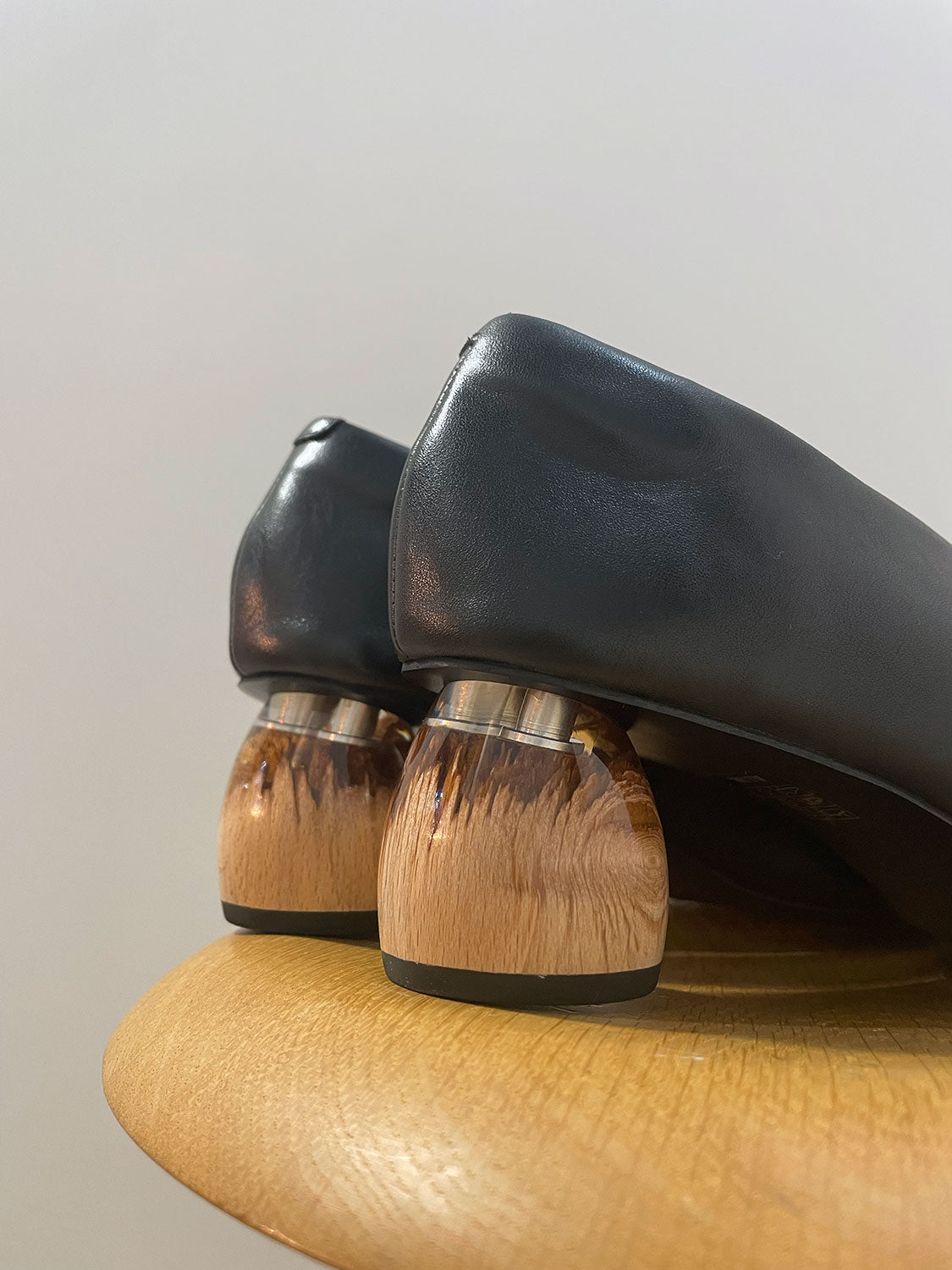 ALM. ARMA LEATHER PUMPS