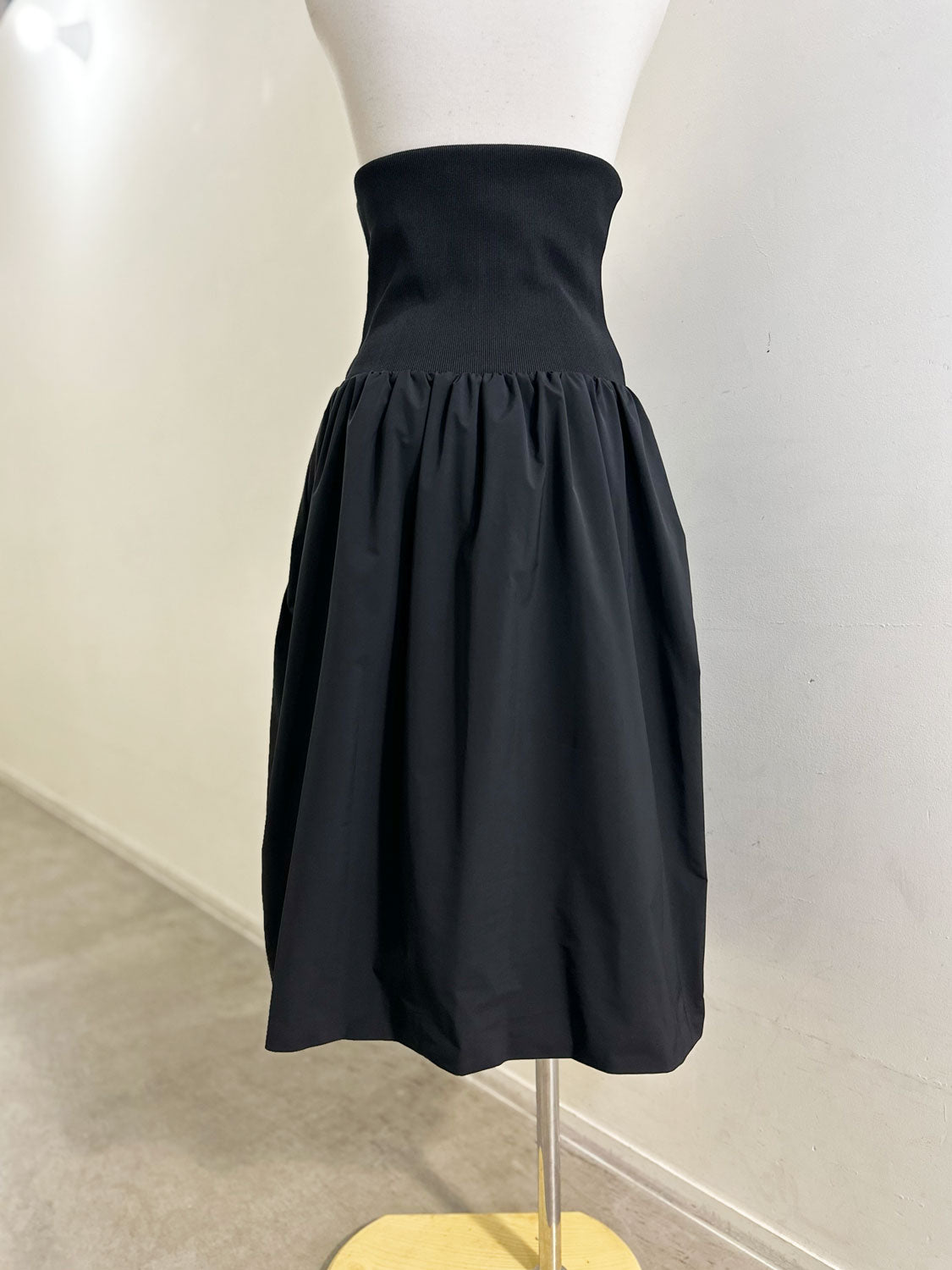 AMOMENTO TAFFETA SHIRRING SKIRT