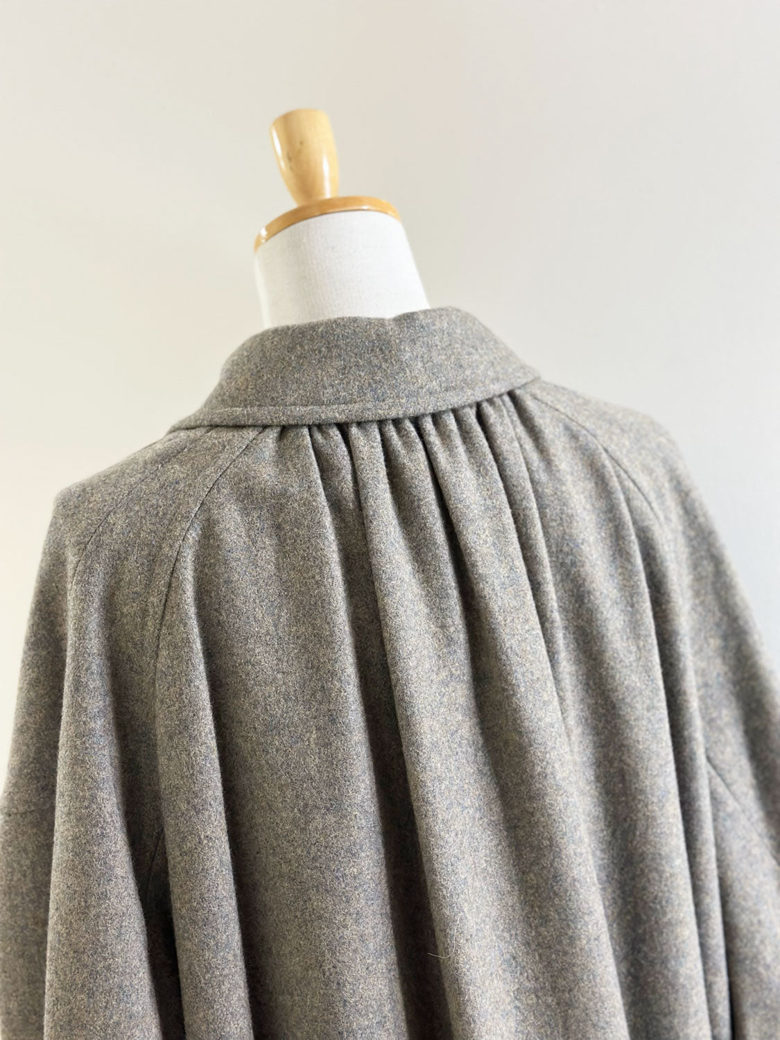 AMOMENTO SHIRRING COAT