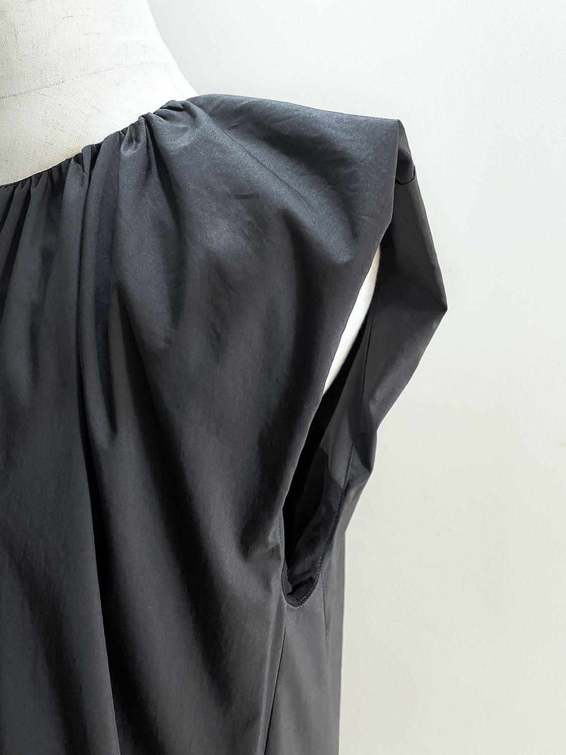 AMOMENTO COTTON VOLUME SHIRRING DRESS
