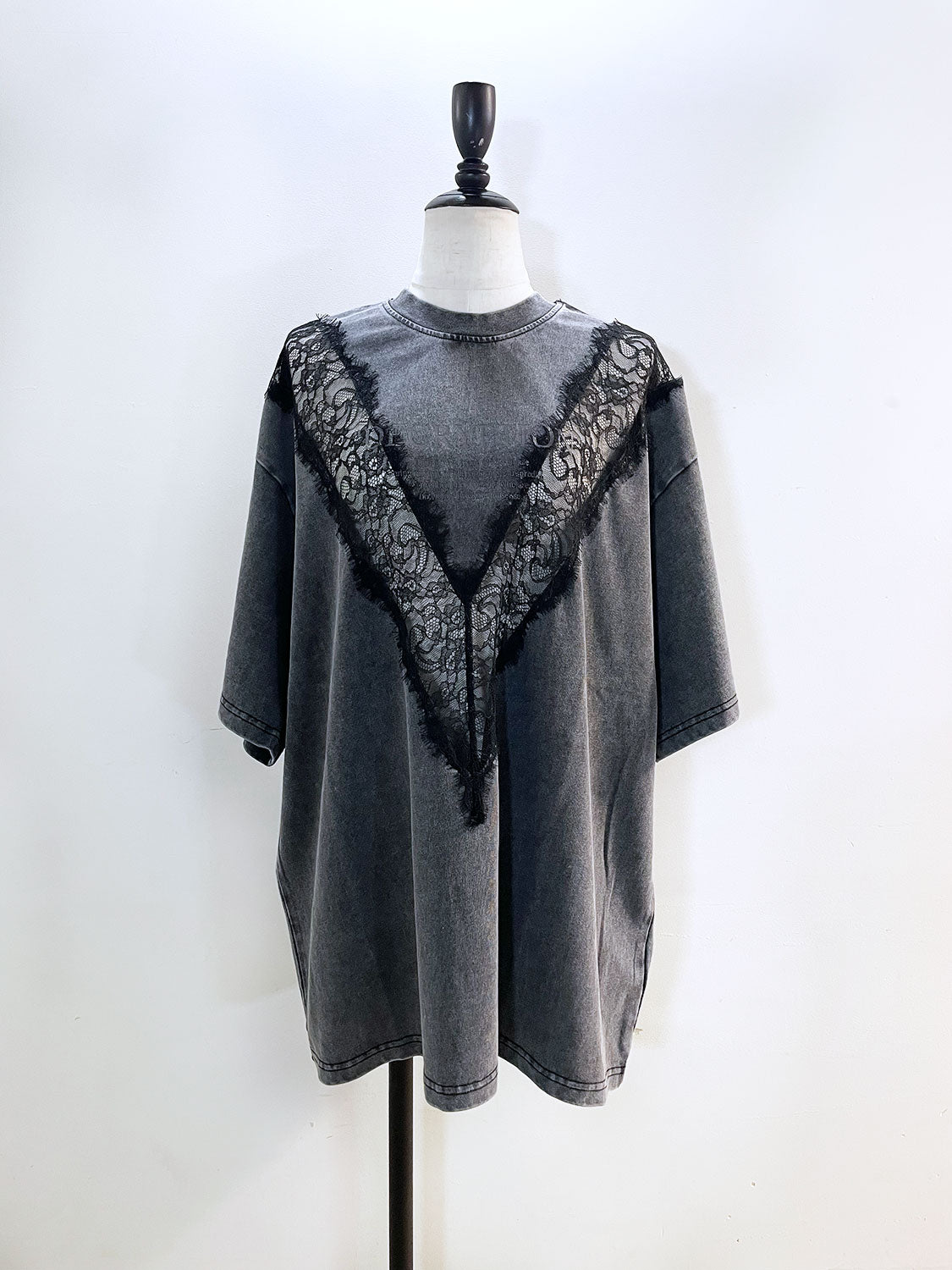 PRANK PROJECT V-Cut Lace Logo Top