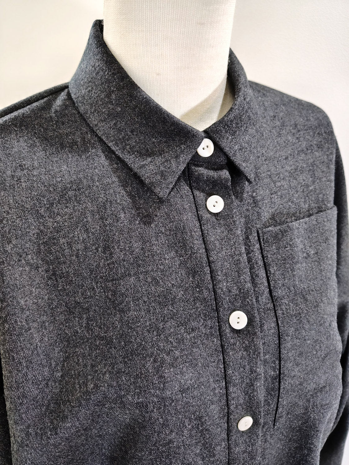 ENFOLD  SYMMETRY CROPPED SHIRT