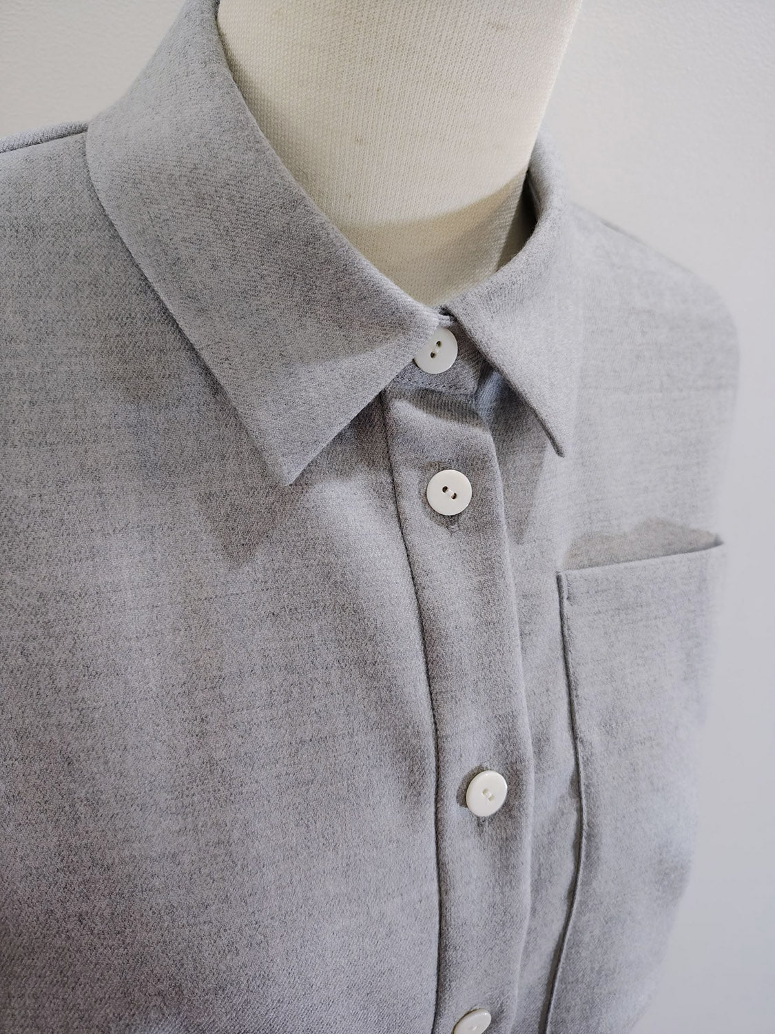 ENFOLD  SYMMETRY CROPPED SHIRT