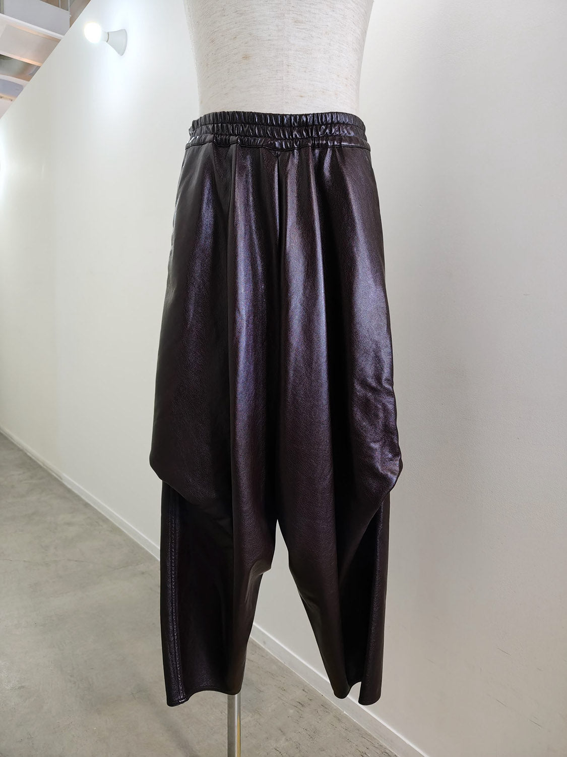 HED MAYNER  HMMD30070T FAUX LEATHER PANTS
