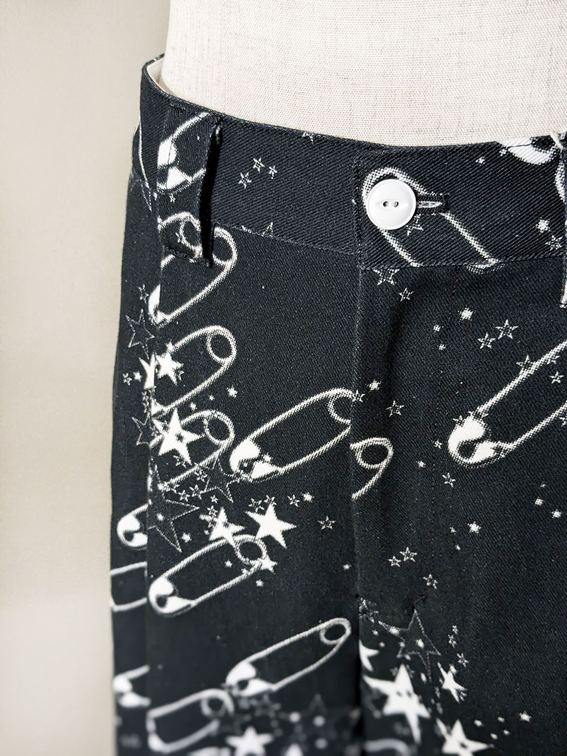 WATARU TOMINAGA SINGLE-PLEAT TROUSERS Safety Pin & Star