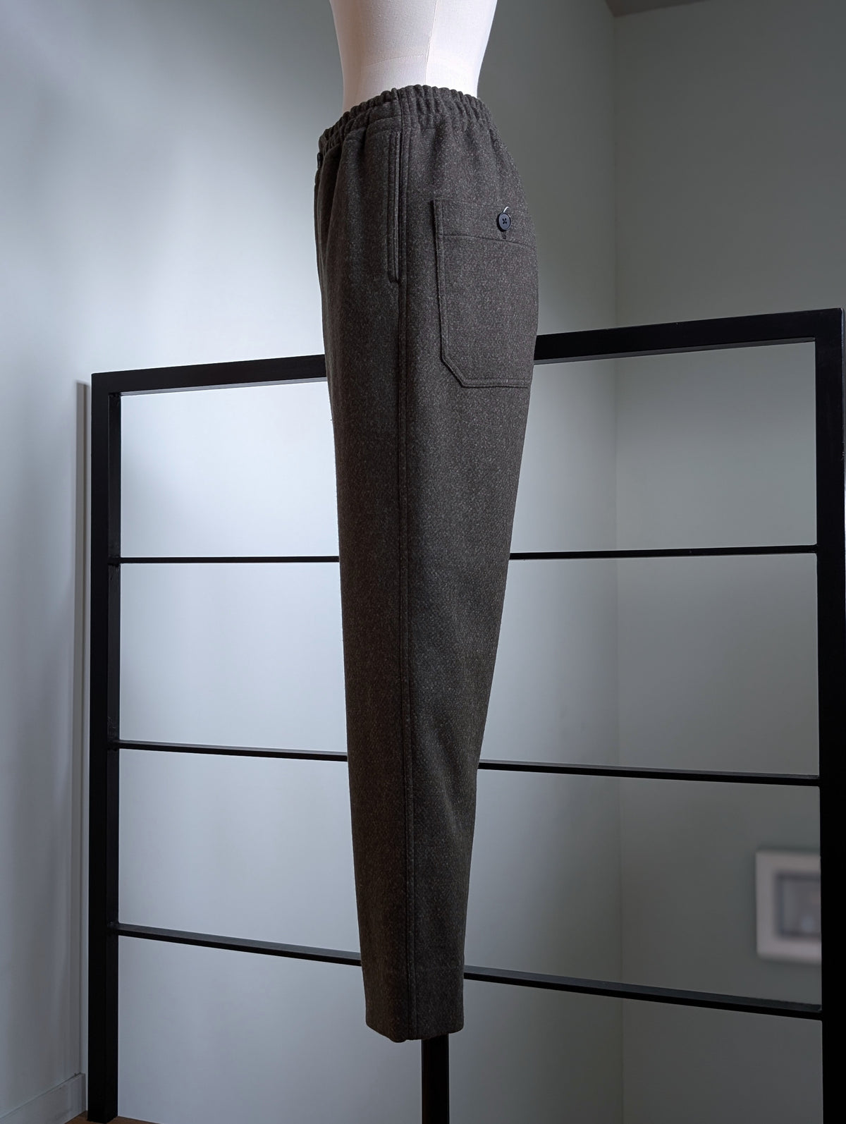 AEHRR 【094 Draping 1Elastic Tapered Trousers】