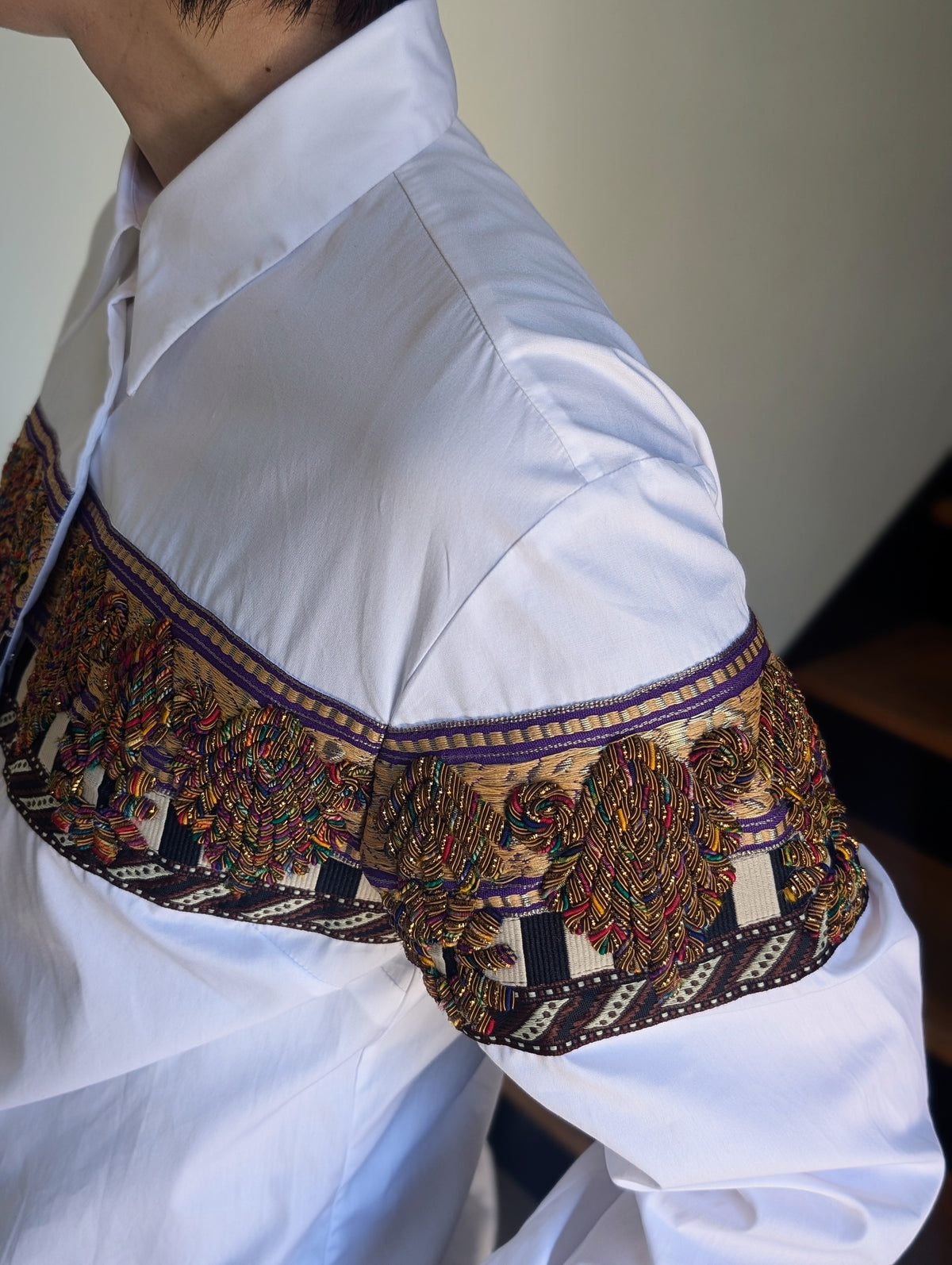 DRIES VAN NOTEN【262-010742】CHLORIS TRIS EMB 4445 W.W.SHIRT