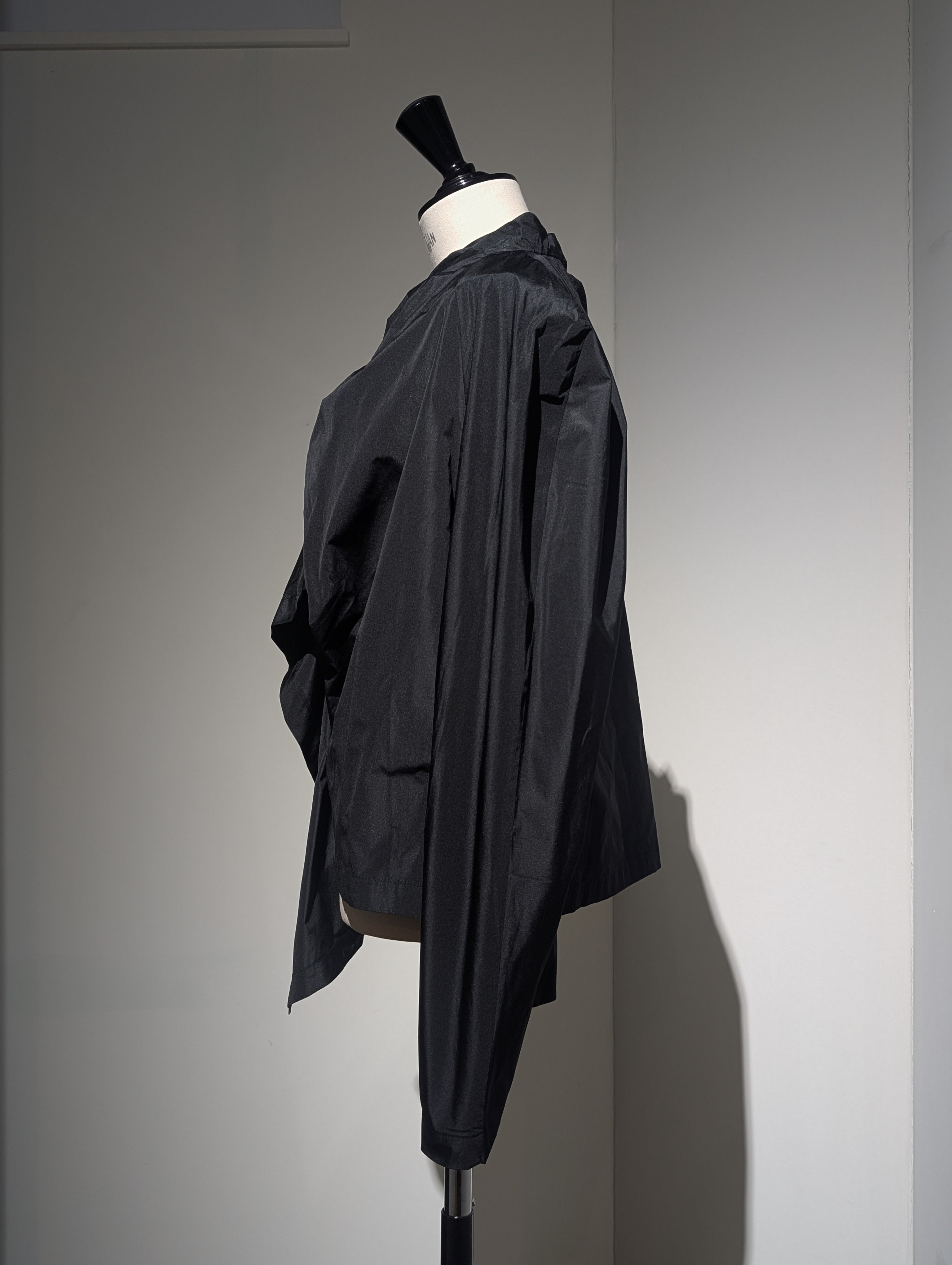 LUTZ HUELLE  TWIST TOP