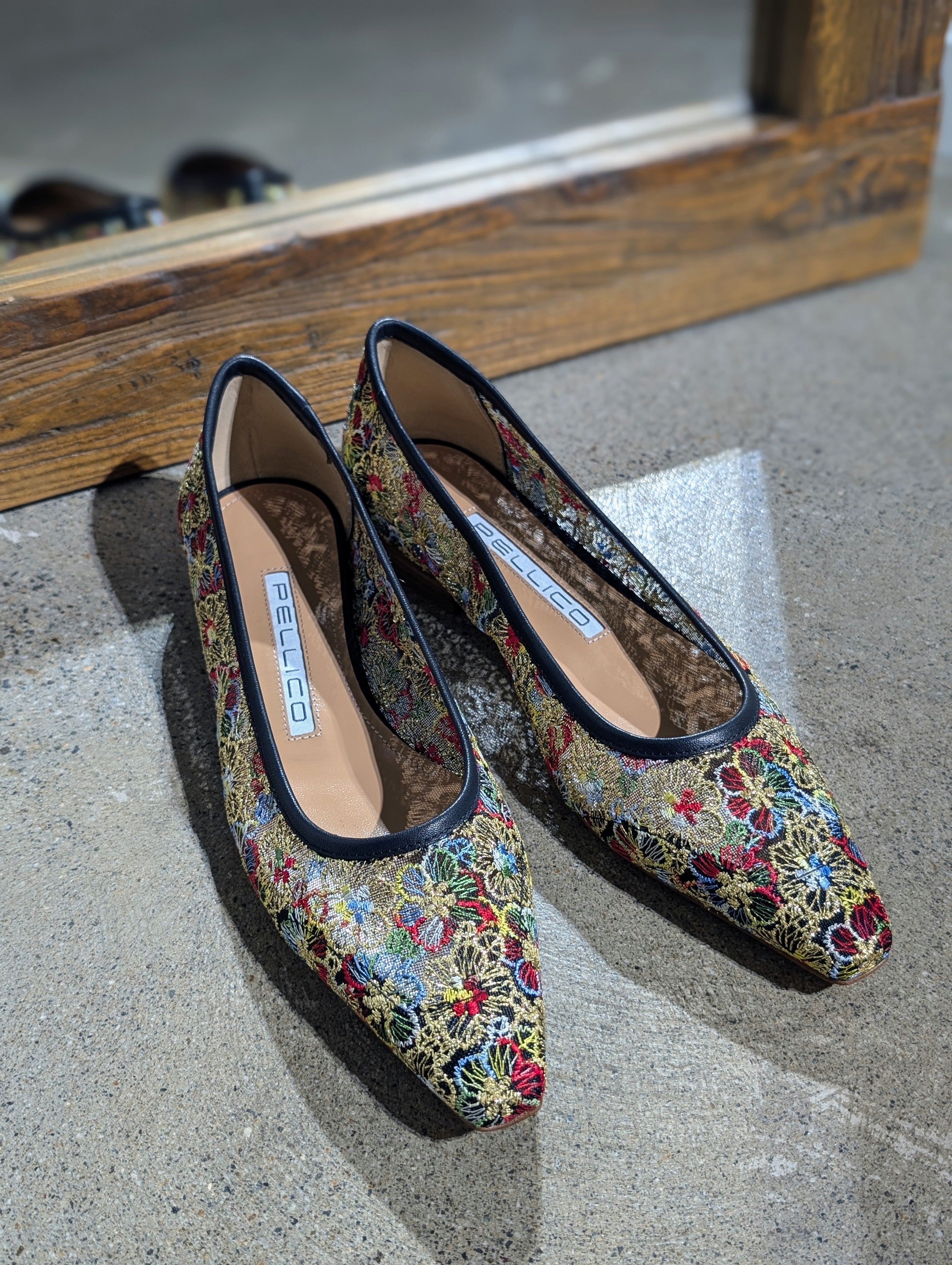 PELLICO 0549 花刺繍フラット