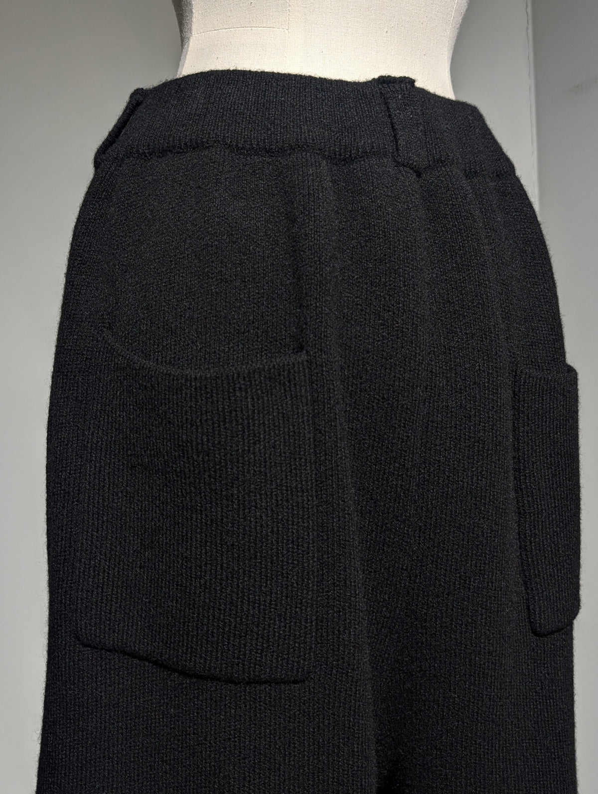 SEEALL  SAW51 KJ606S (YAK SMOOTH) KNIT ESSENTIAL PANTS