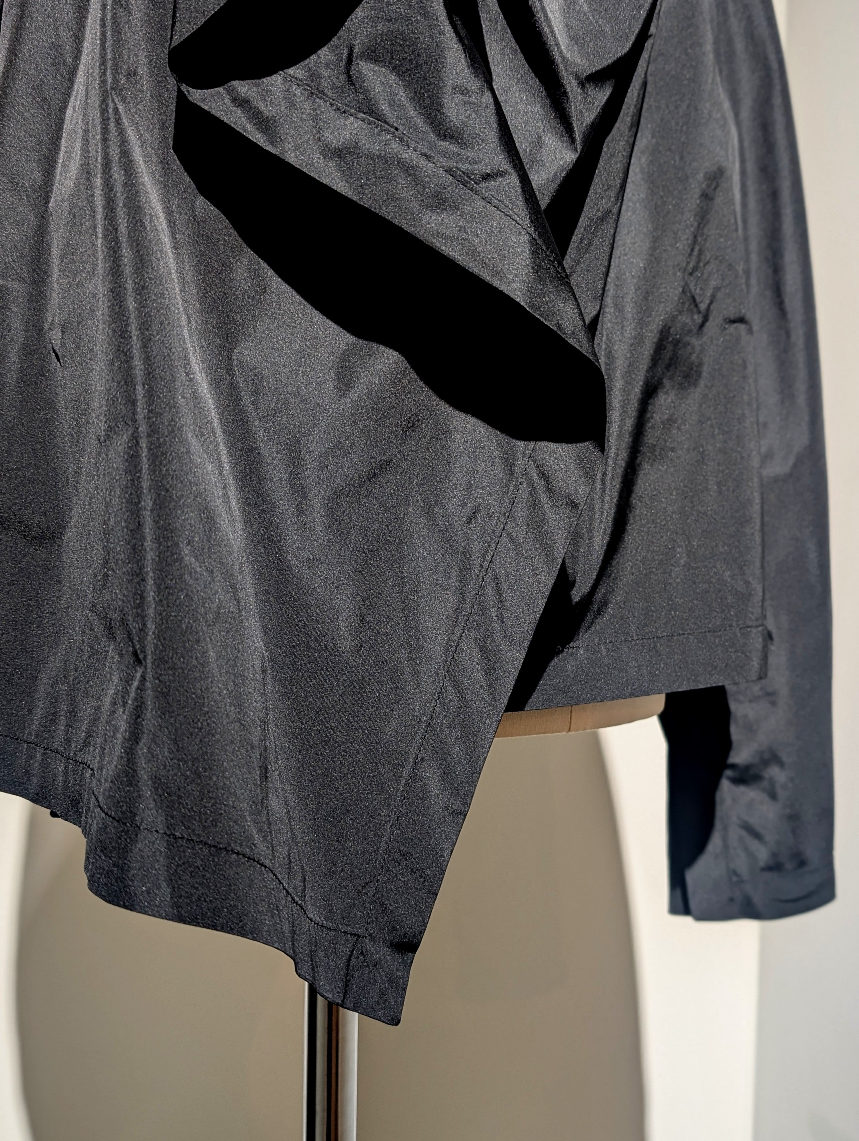 LUTZ HUELLE  TWIST TOP