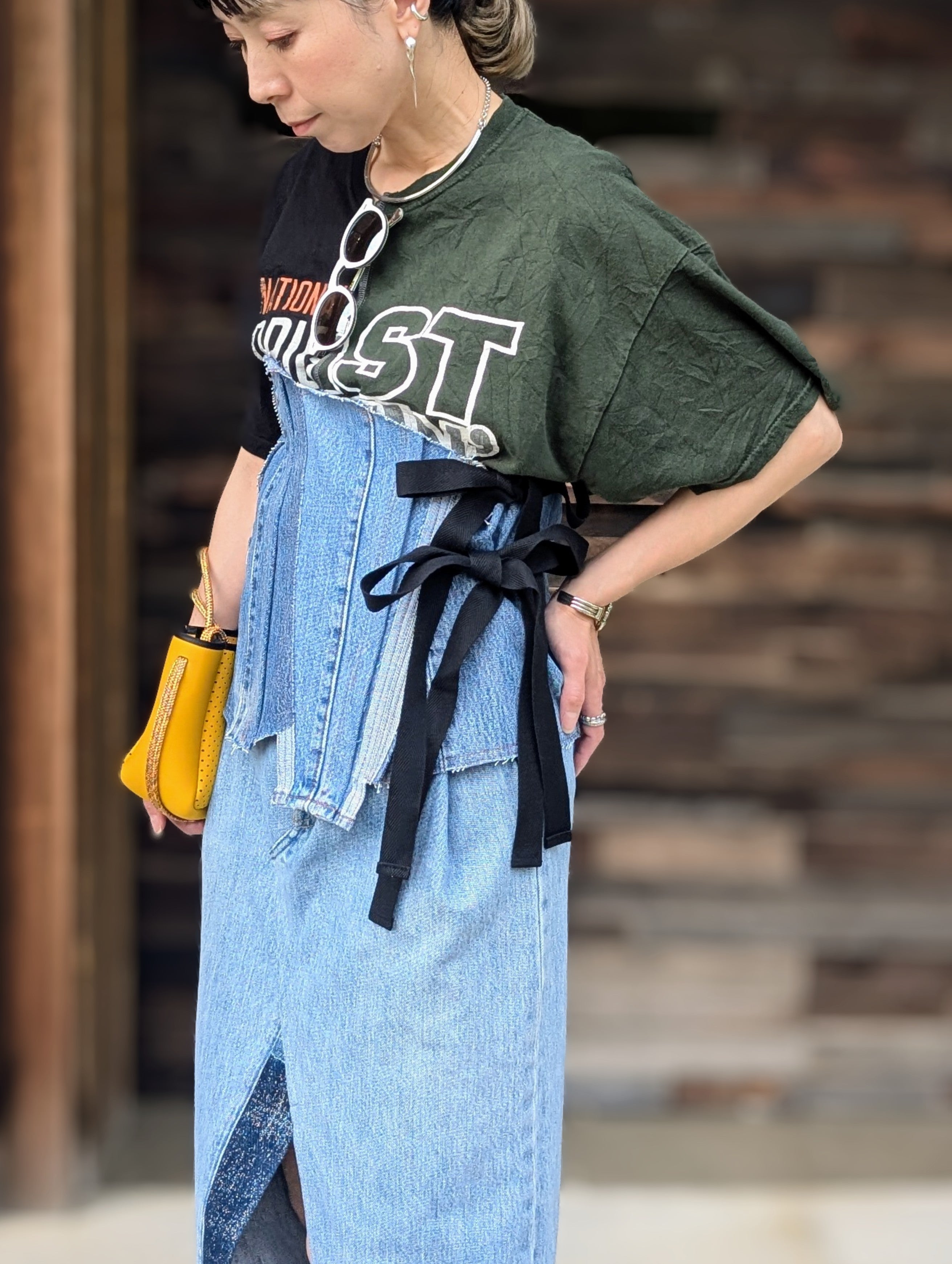QUIITO HALF LOGO TEE