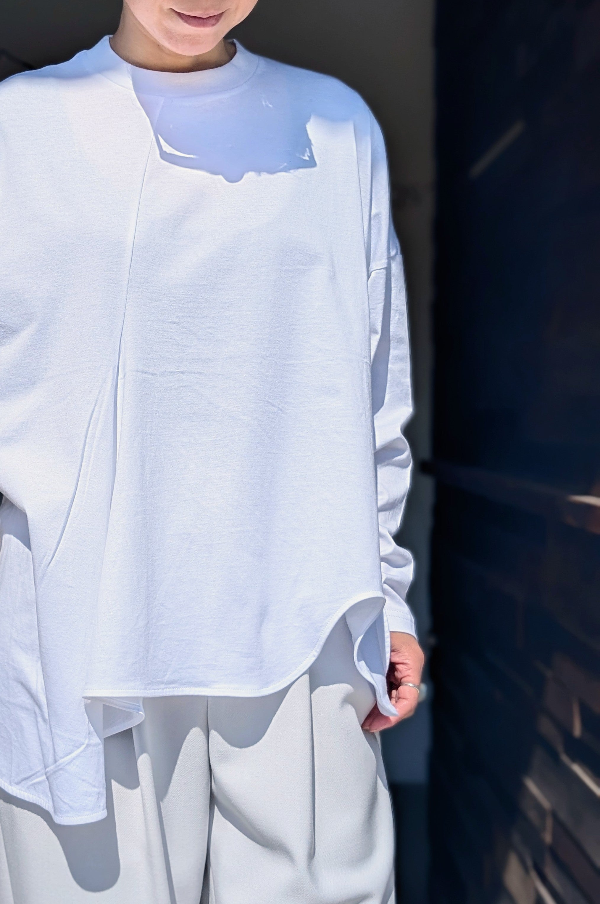 ENFOLD  ASYMMETRY DRAPE LONG-SLEEVES T-SHIRT