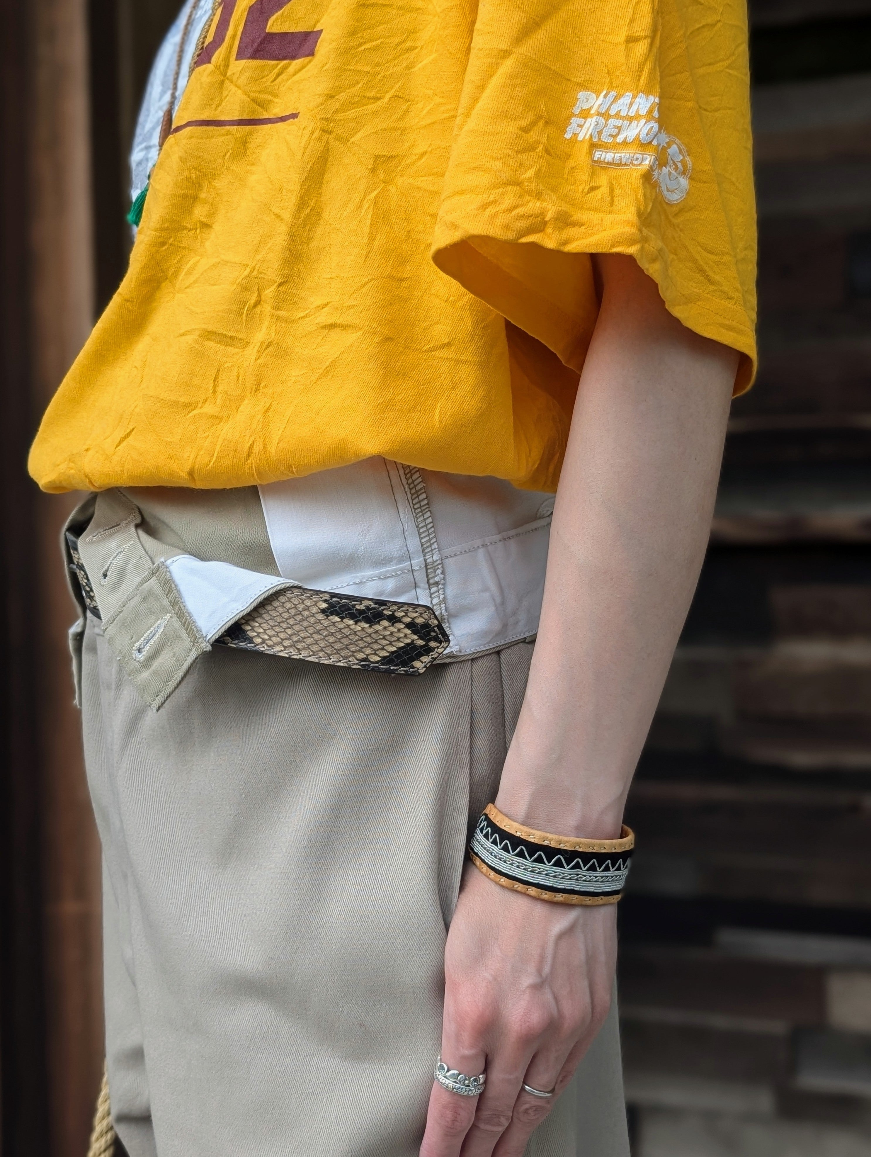 QUIITO HALF LOGO TEE