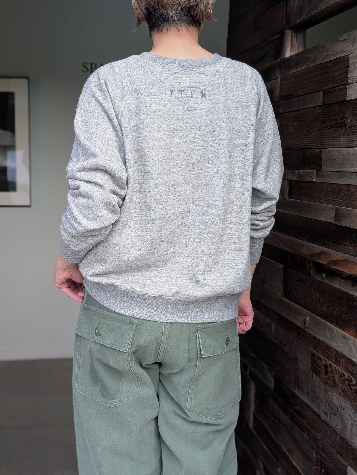 MADISONBLUE  GRAFFITI CREW NECK SWEAT