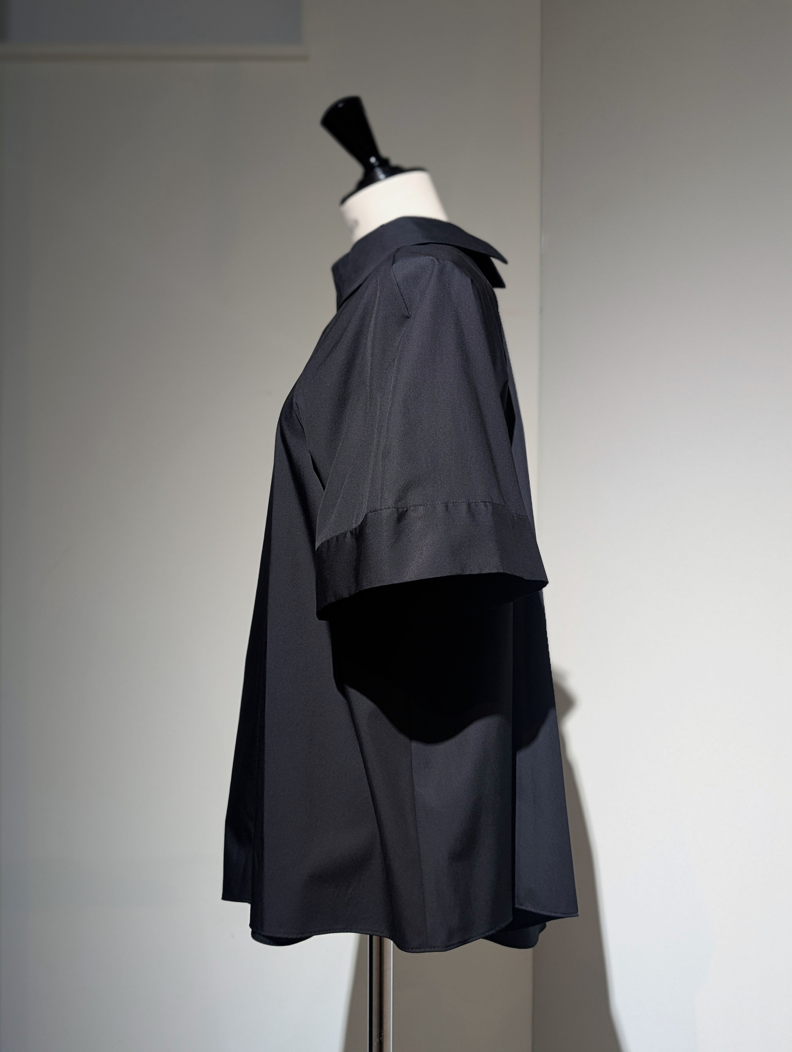 ENFOLD  HIGH-NECK BLOUSE