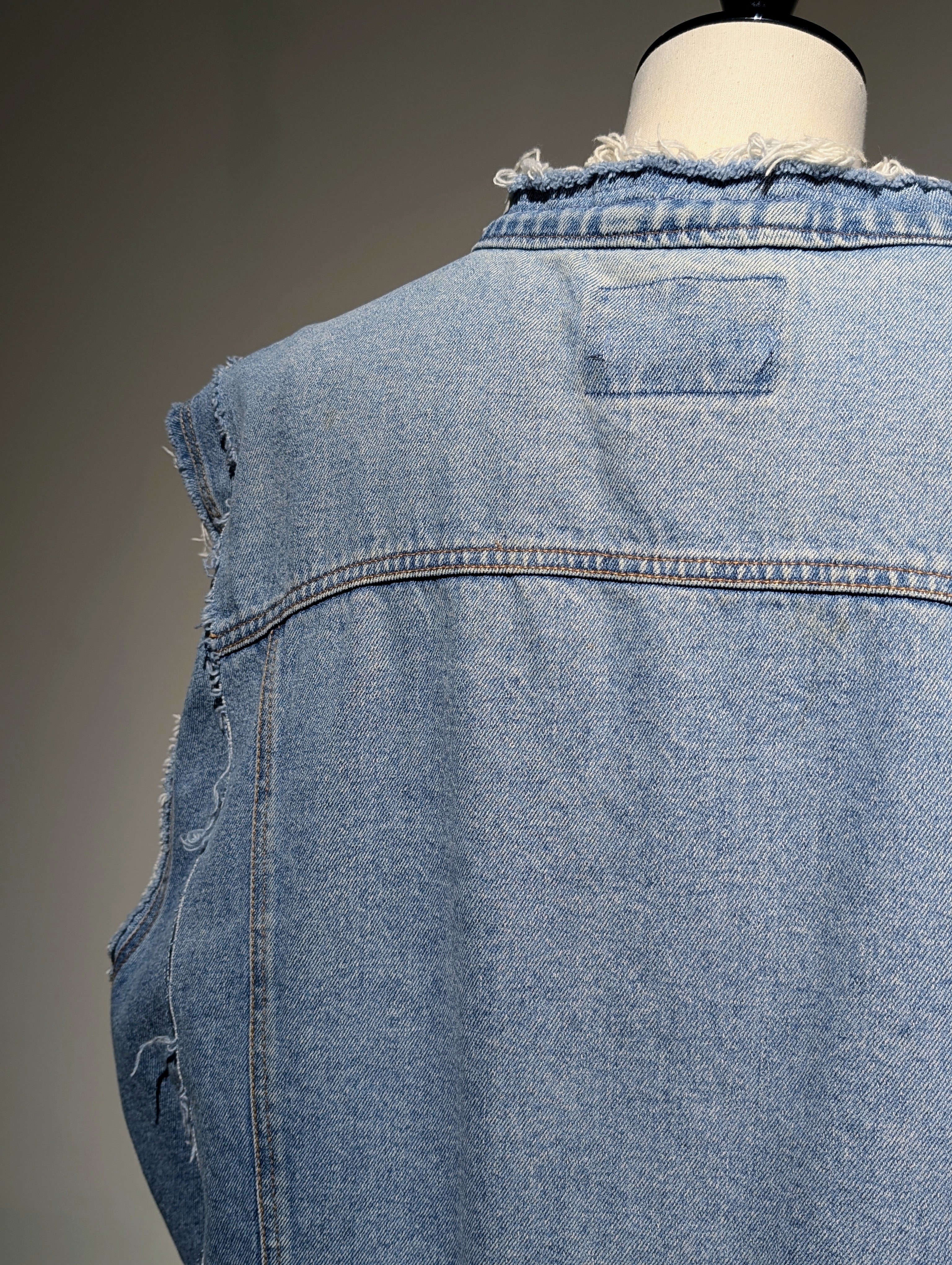 QUIITO RANDOM VEST