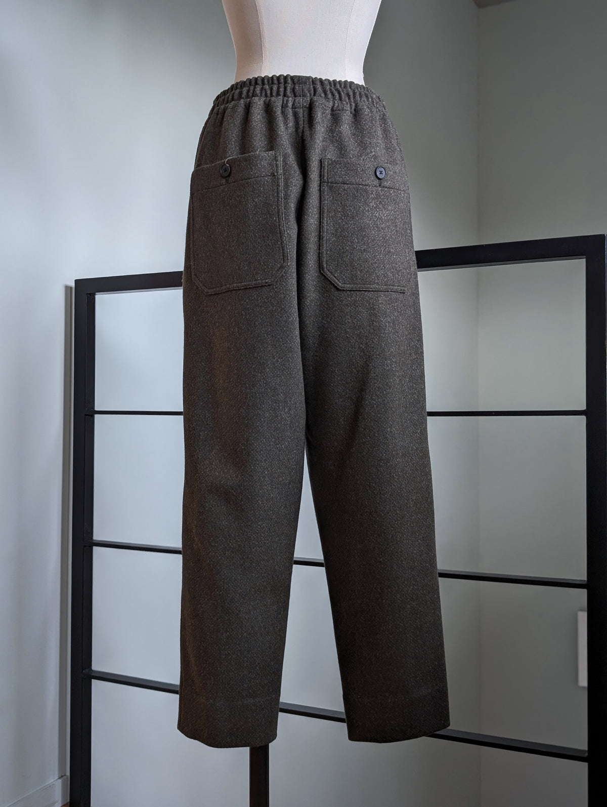 AEHRR 【094 Draping 1Elastic Tapered Trousers】