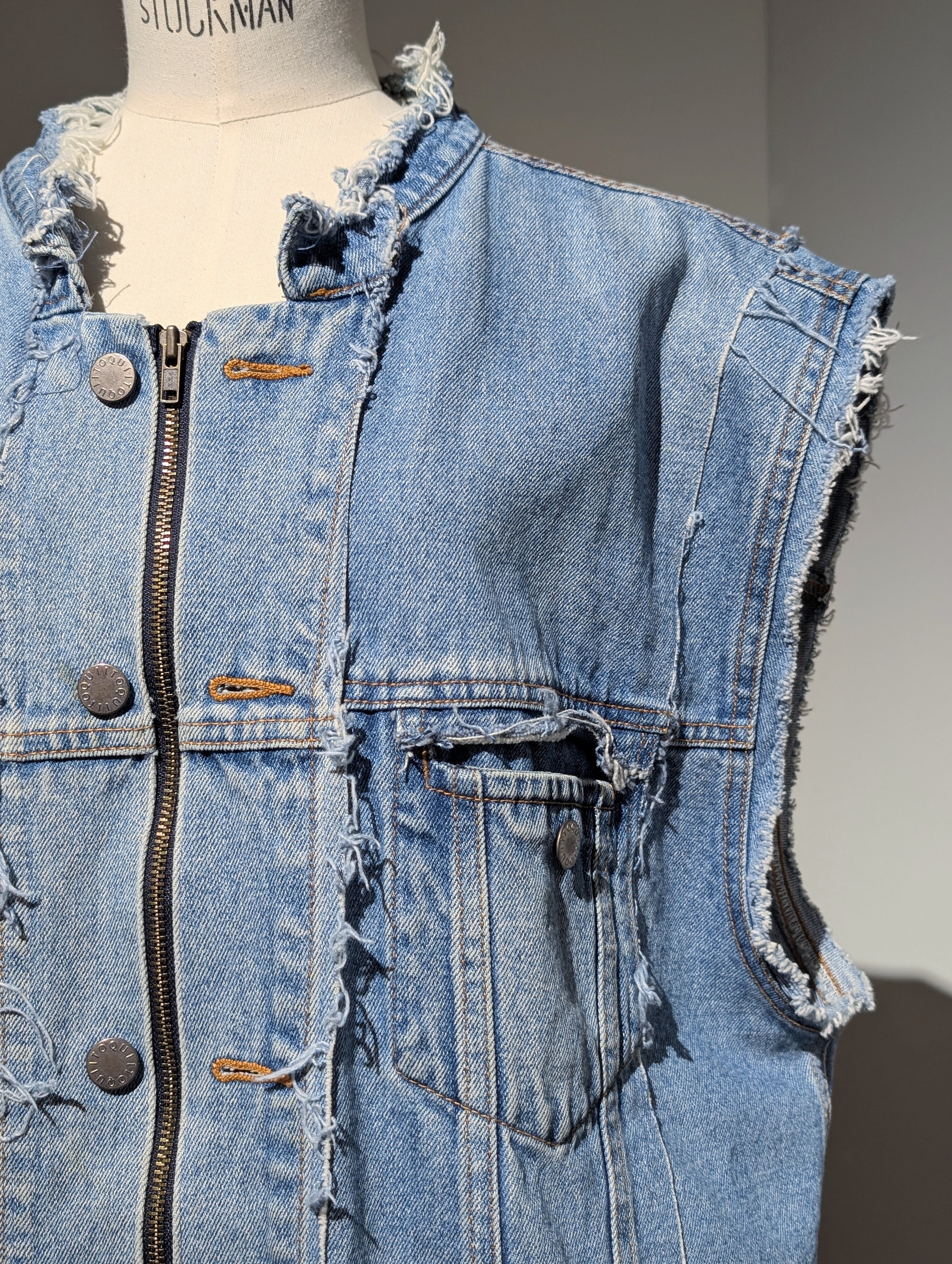 QUIITO RANDOM VEST