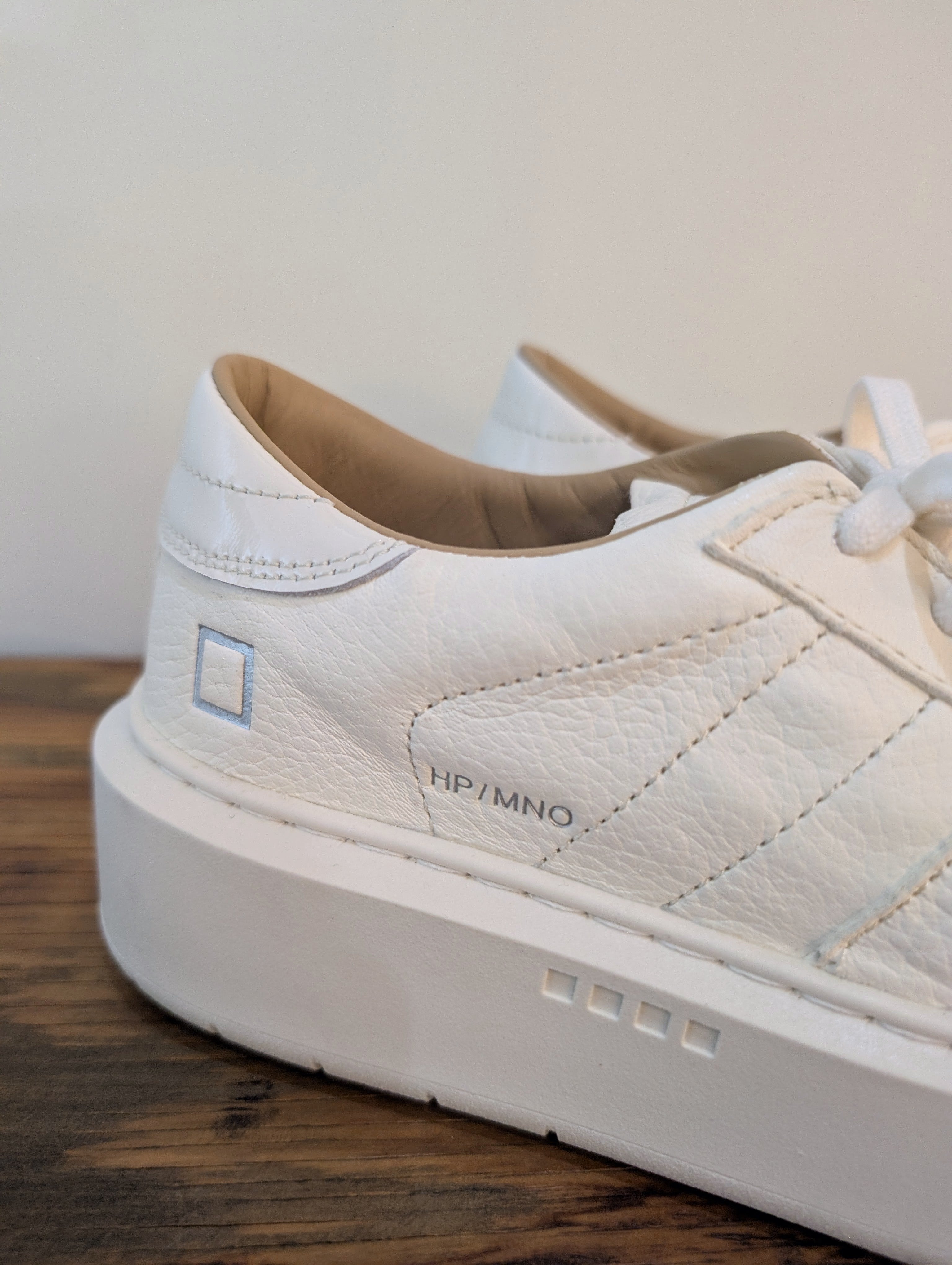 D.A.T.E.【HILL PLATFORM MONO MILK】
