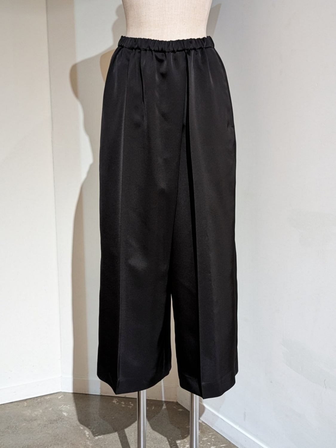 ENFOLD CROPPED SAROUEL-PANTS