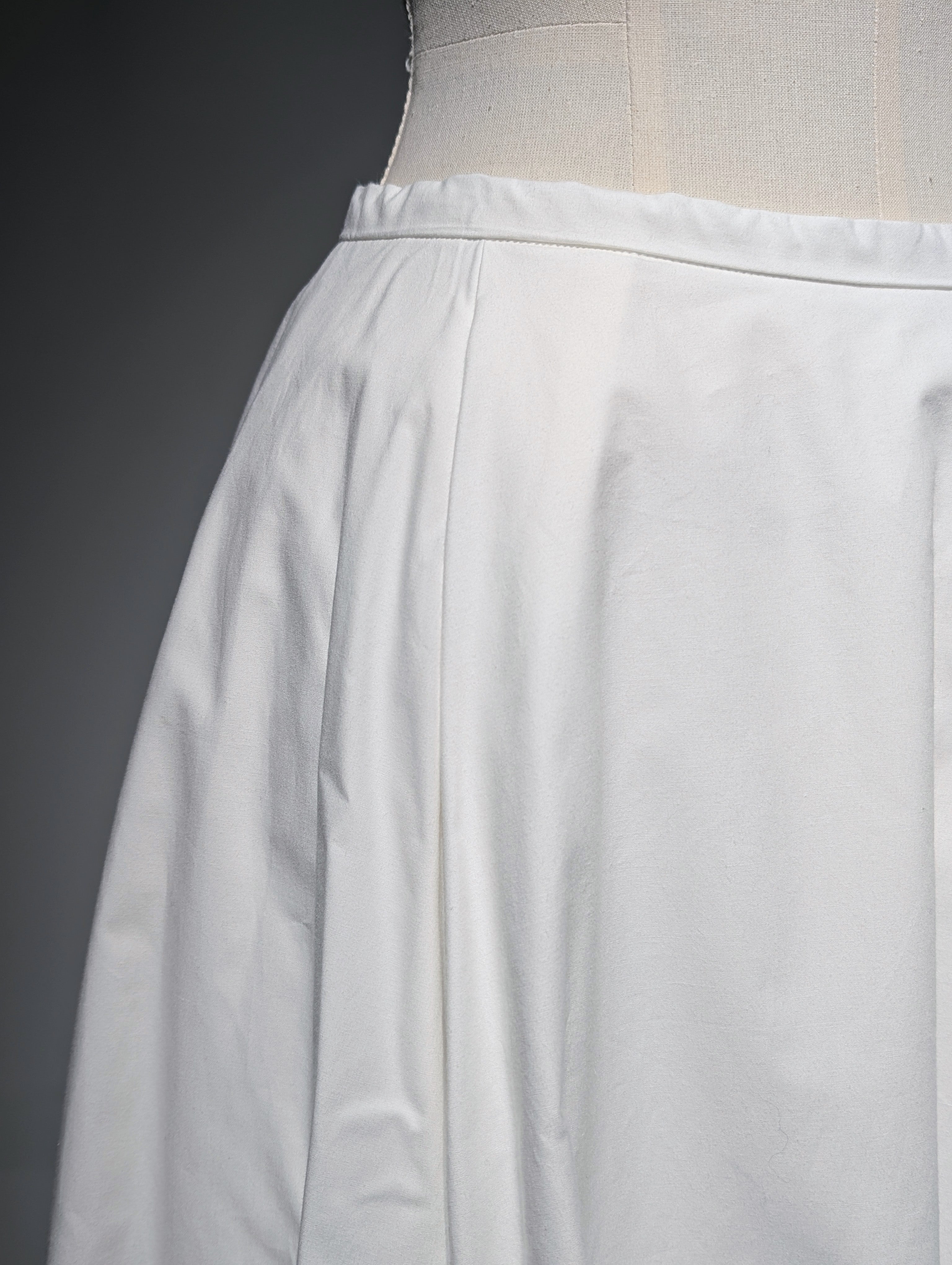 MADISONBLUE   TUCKED MI-MOLLET FLARE SKIRT