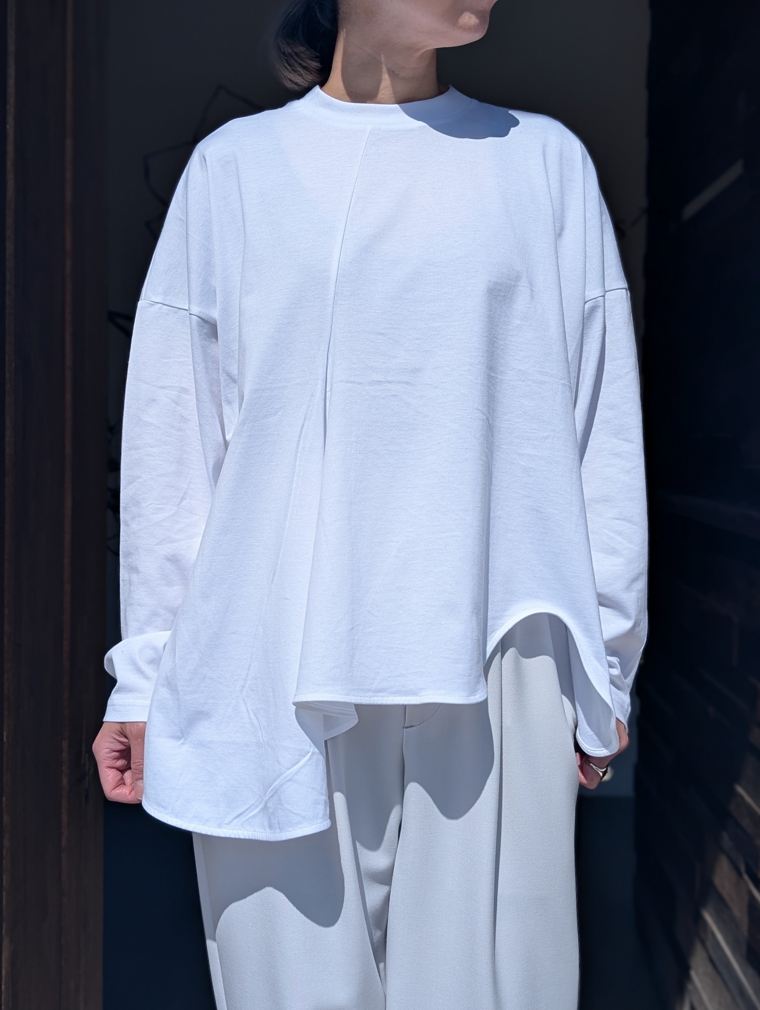 ENFOLD  ASYMMETRY DRAPE LONG-SLEEVES T-SHIRT