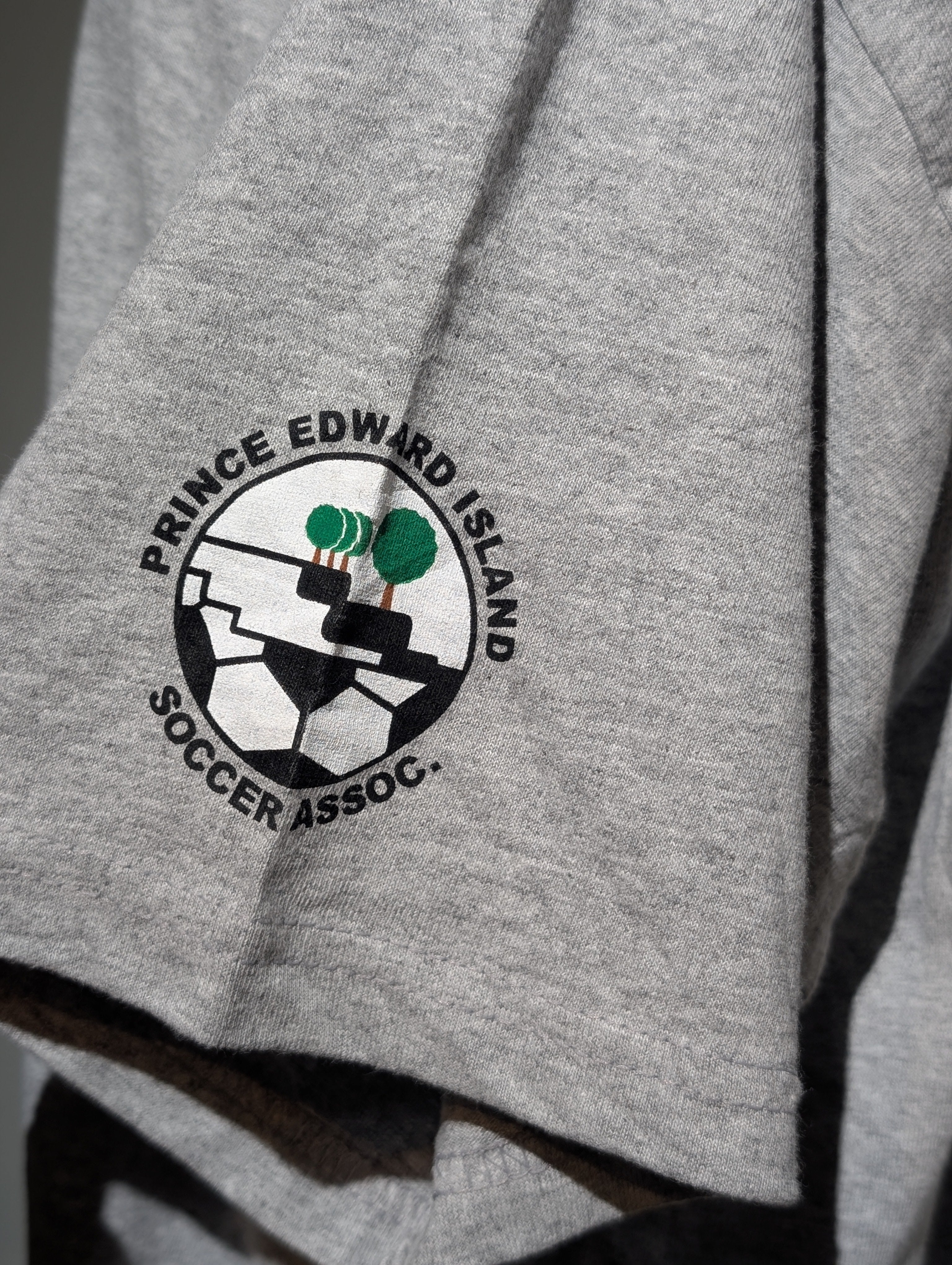 QUIITO HALF LOGO TEE