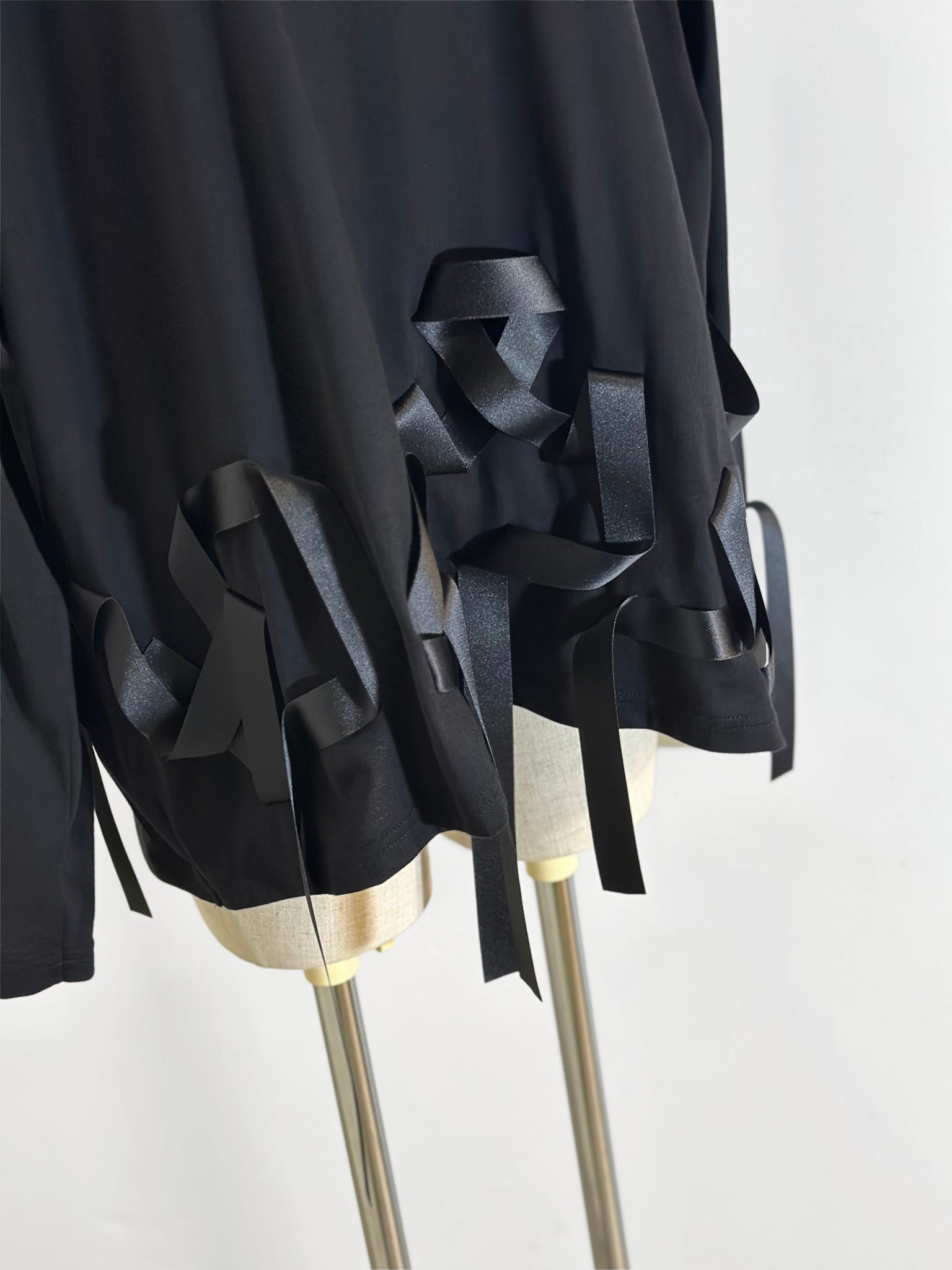 ENFOLD RIBBON LONG-SLEEVE T-SHIRT