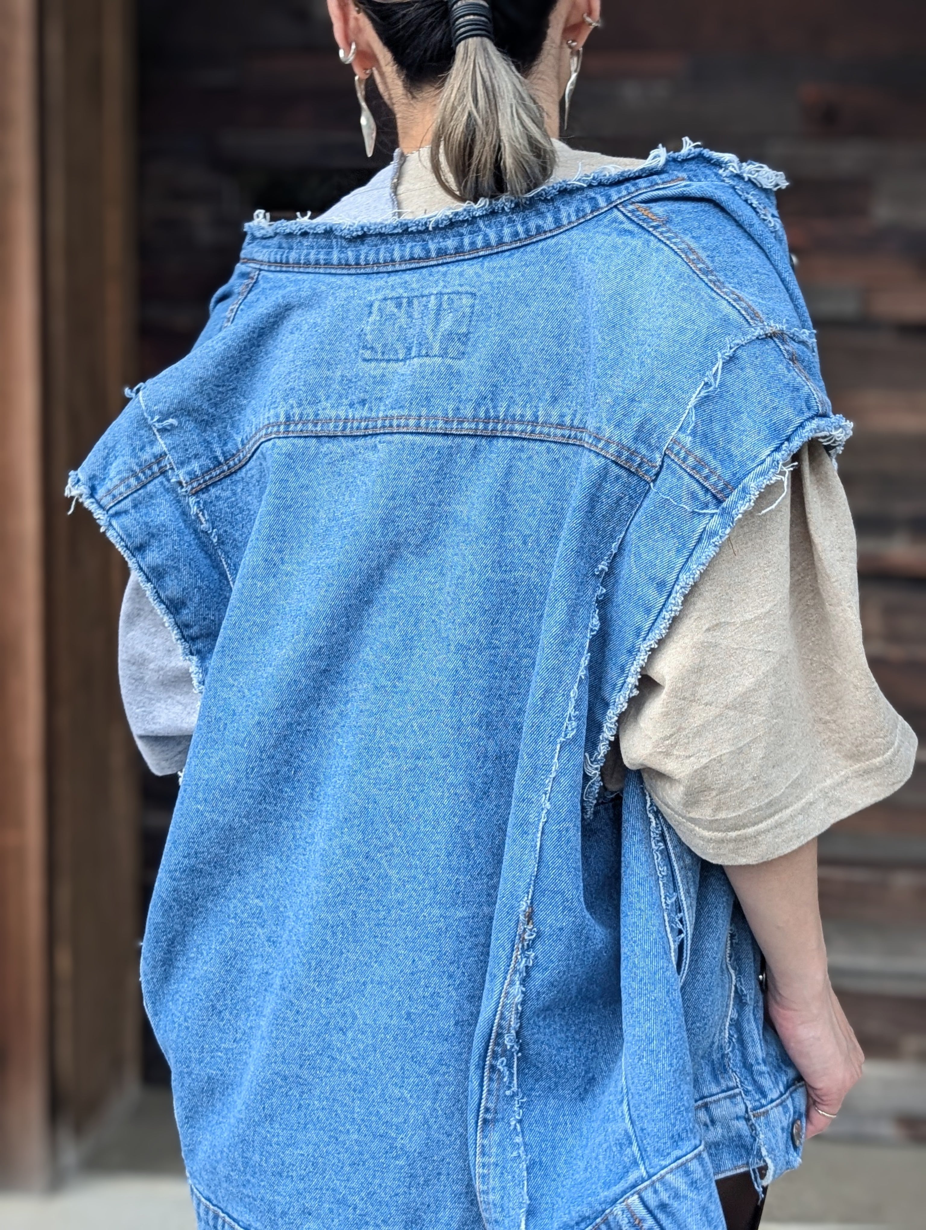 QUIITO RANDOM VEST