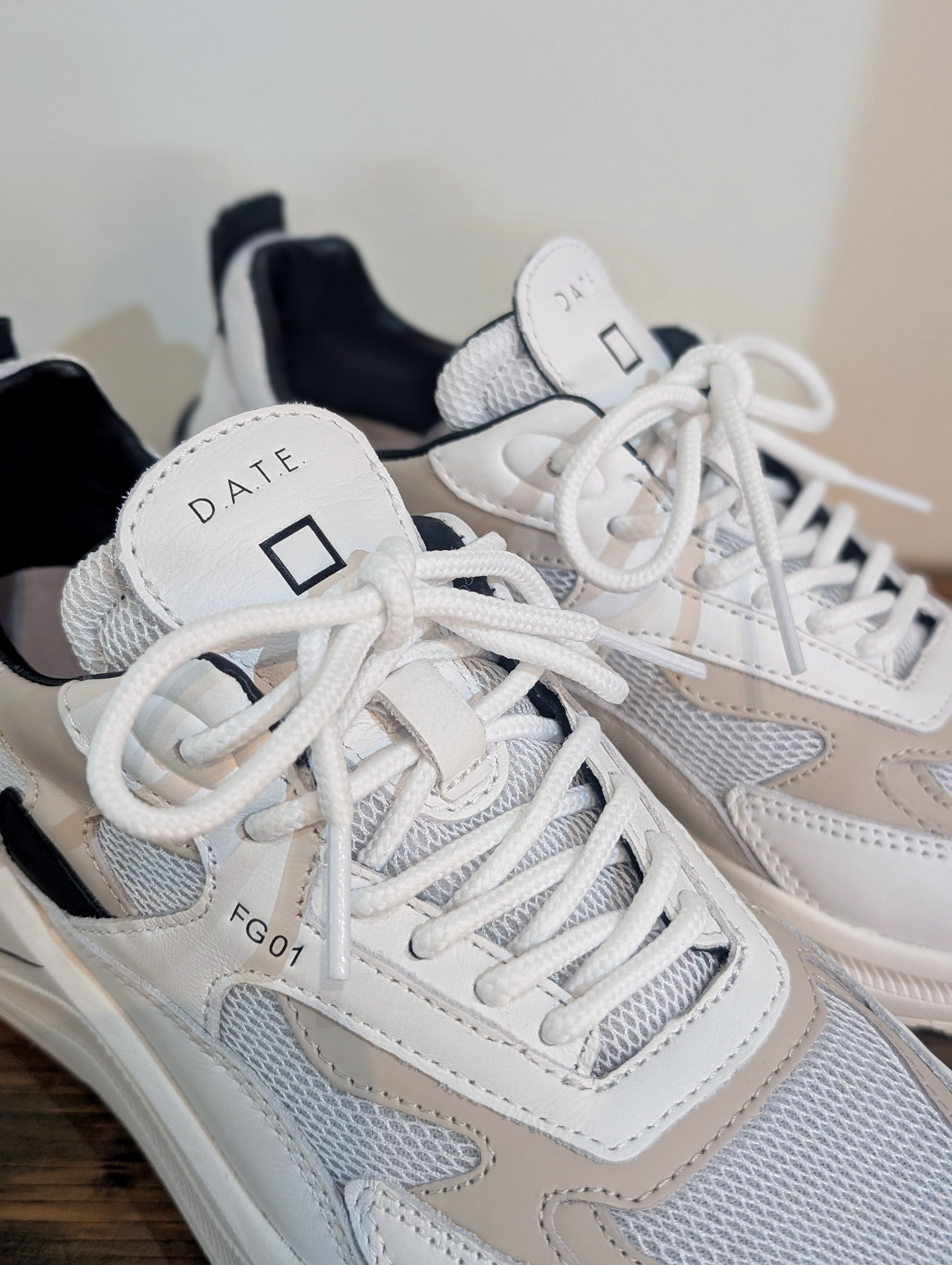 D.A.T.E.【FUGA MESH WHITE×BLACK】