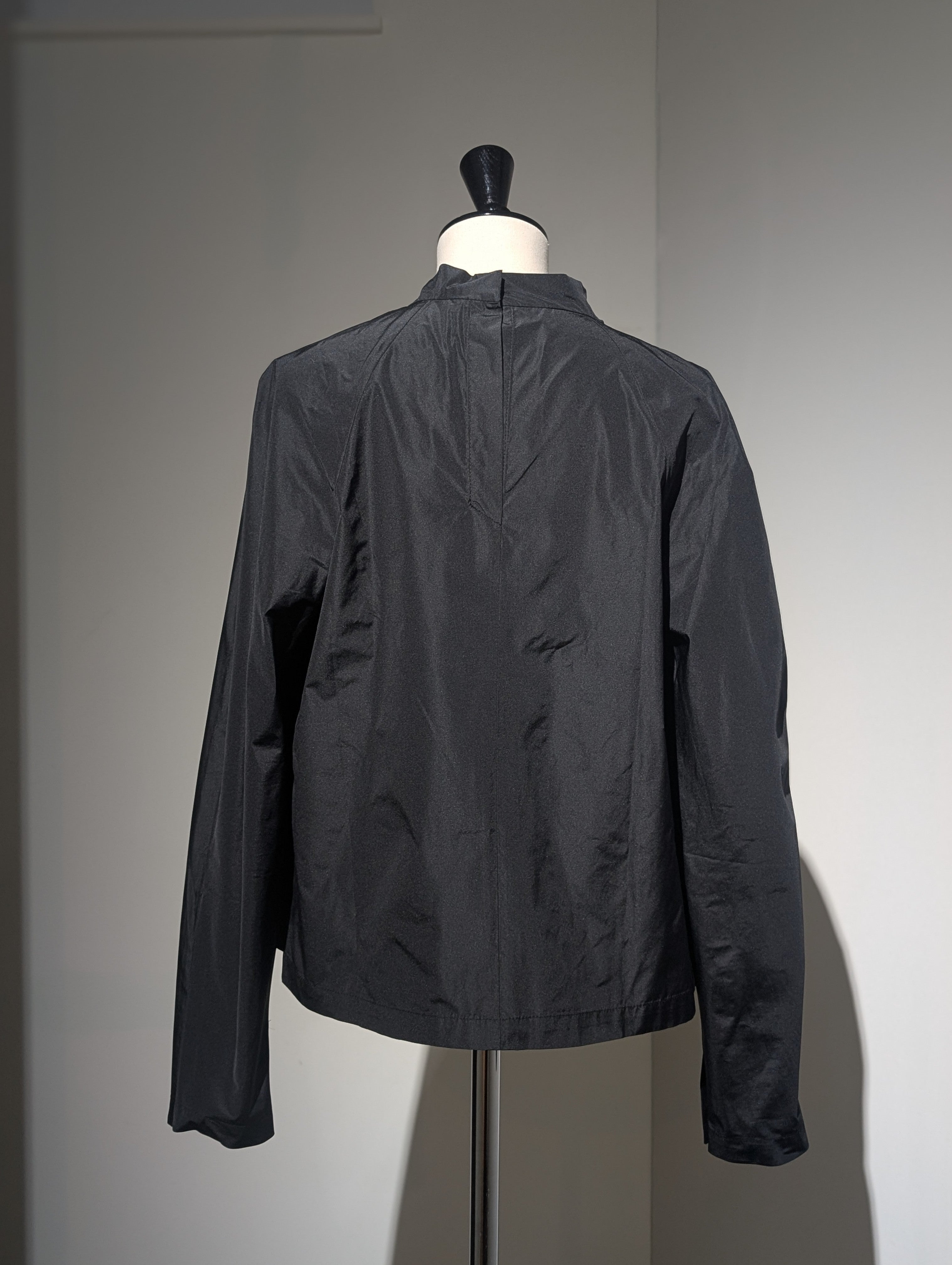 LUTZ HUELLE  TWIST TOP