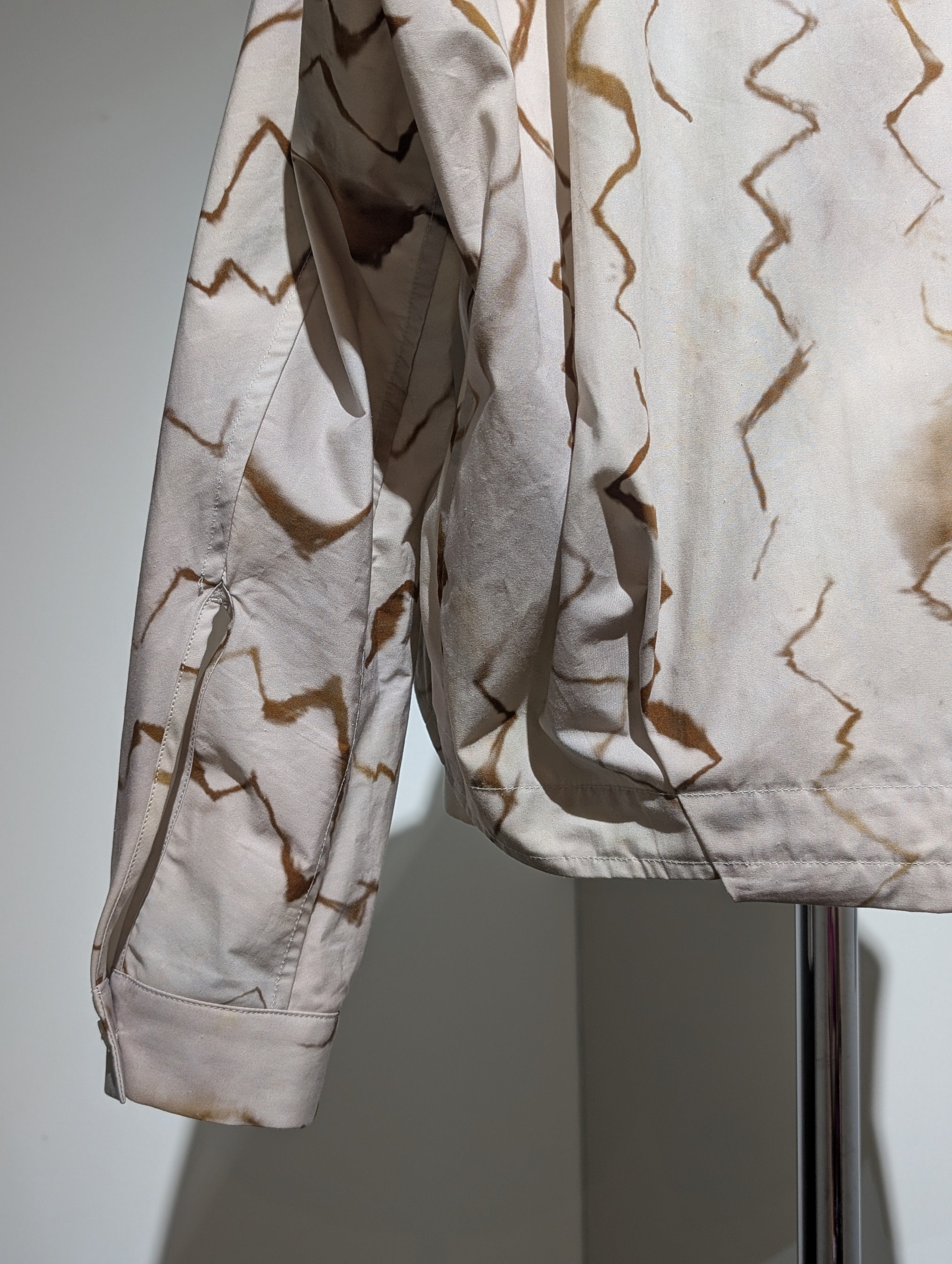 AEHRR 【Draping Action Pleats Sleeve Print Shirt】