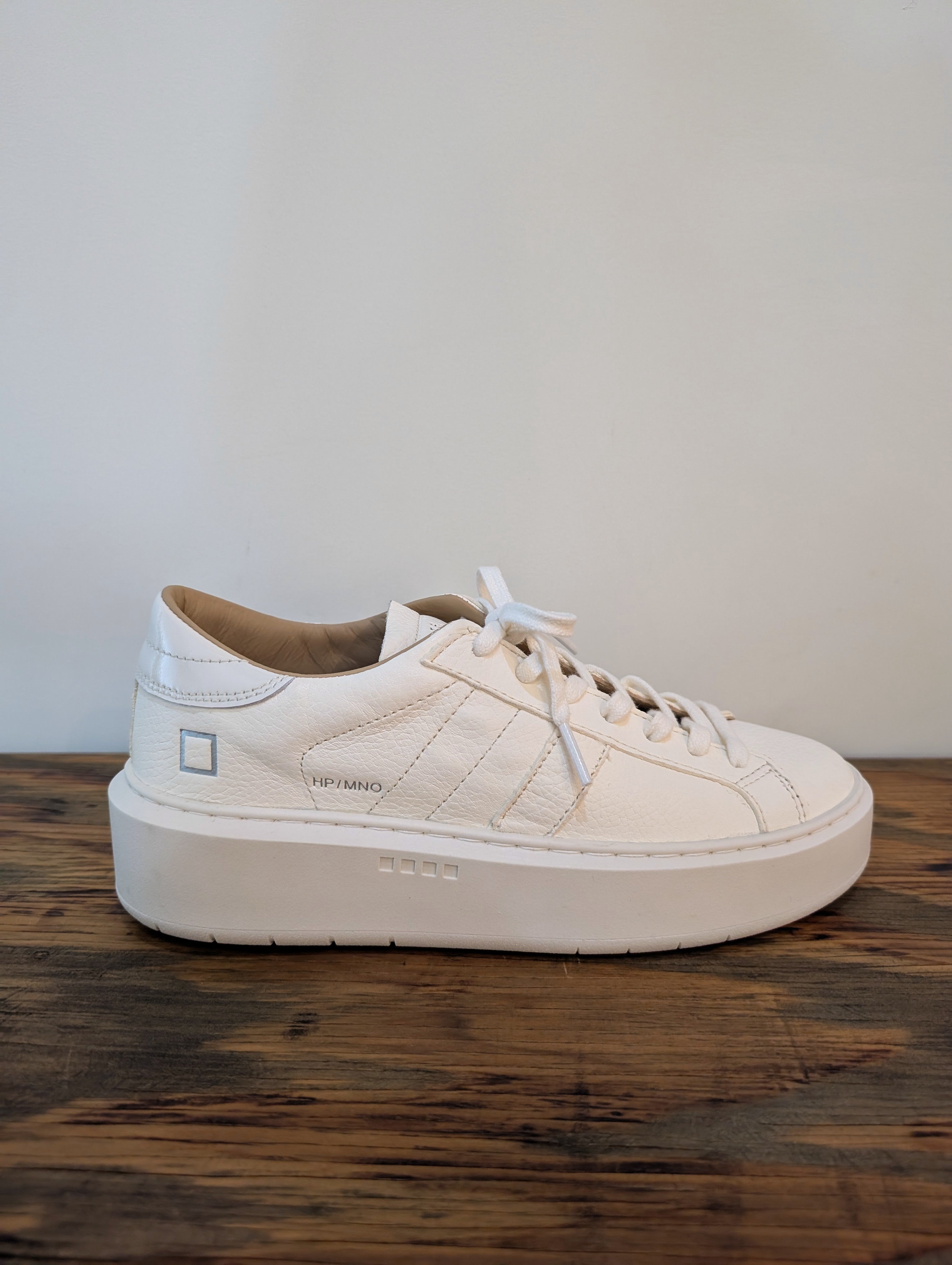 D.A.T.E.【HILL PLATFORM MONO MILK】